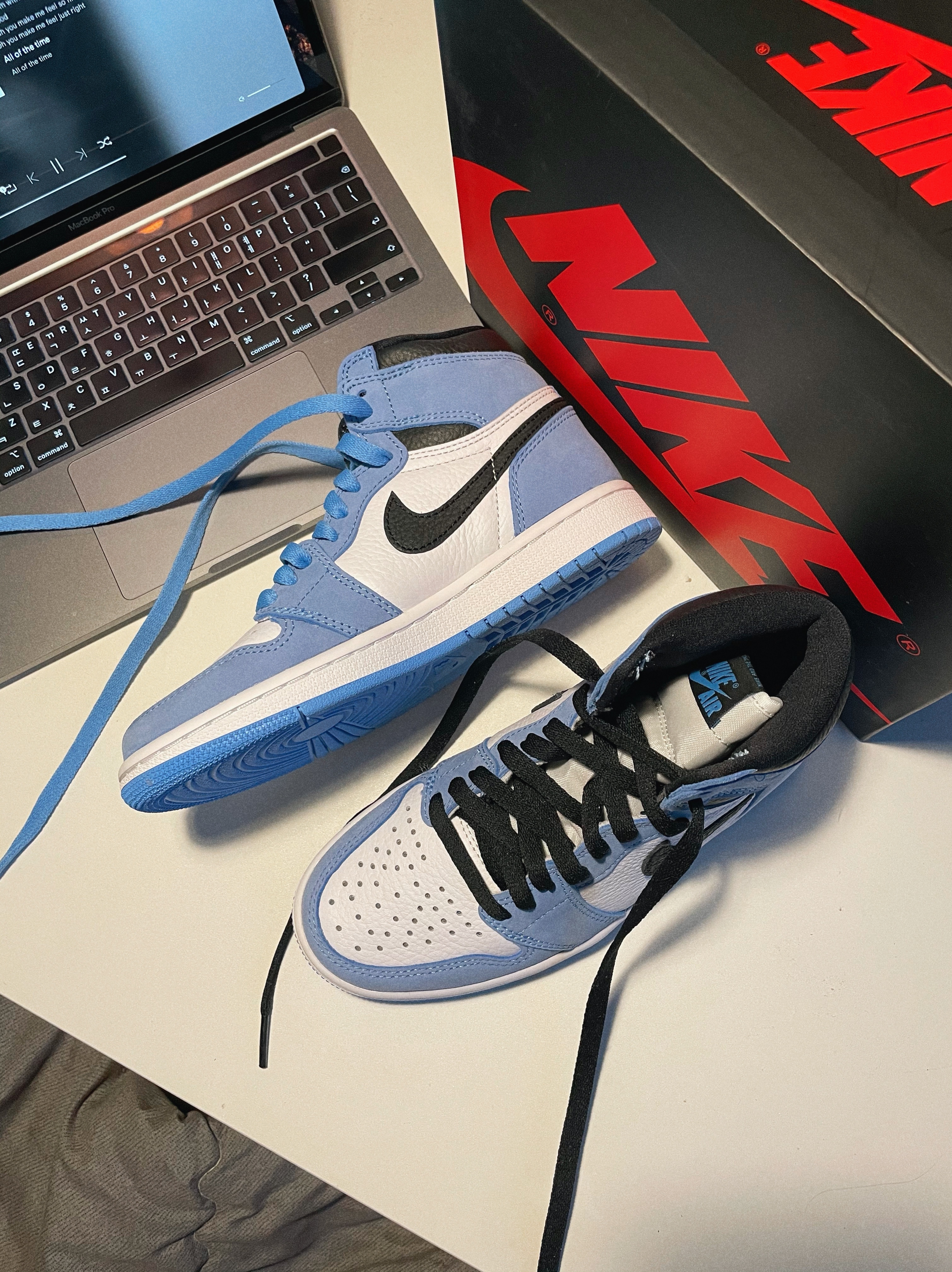 Jordan 1 Retro High OG University Blue, (GS) Jordan 1 Retro High OG University Blue 착용 스타일 - 1
