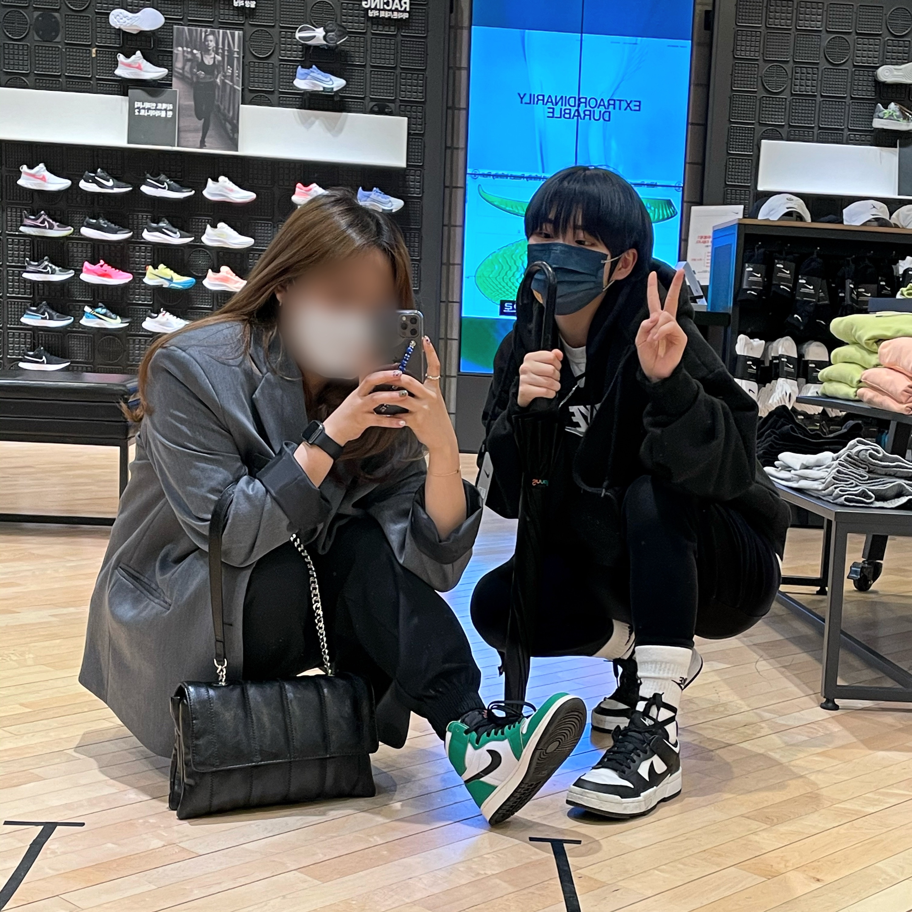 (W) Jordan 1 Retro High OG Lucky Green, (W) Nike Dunk Low Disrupt Black White 착용 스타일