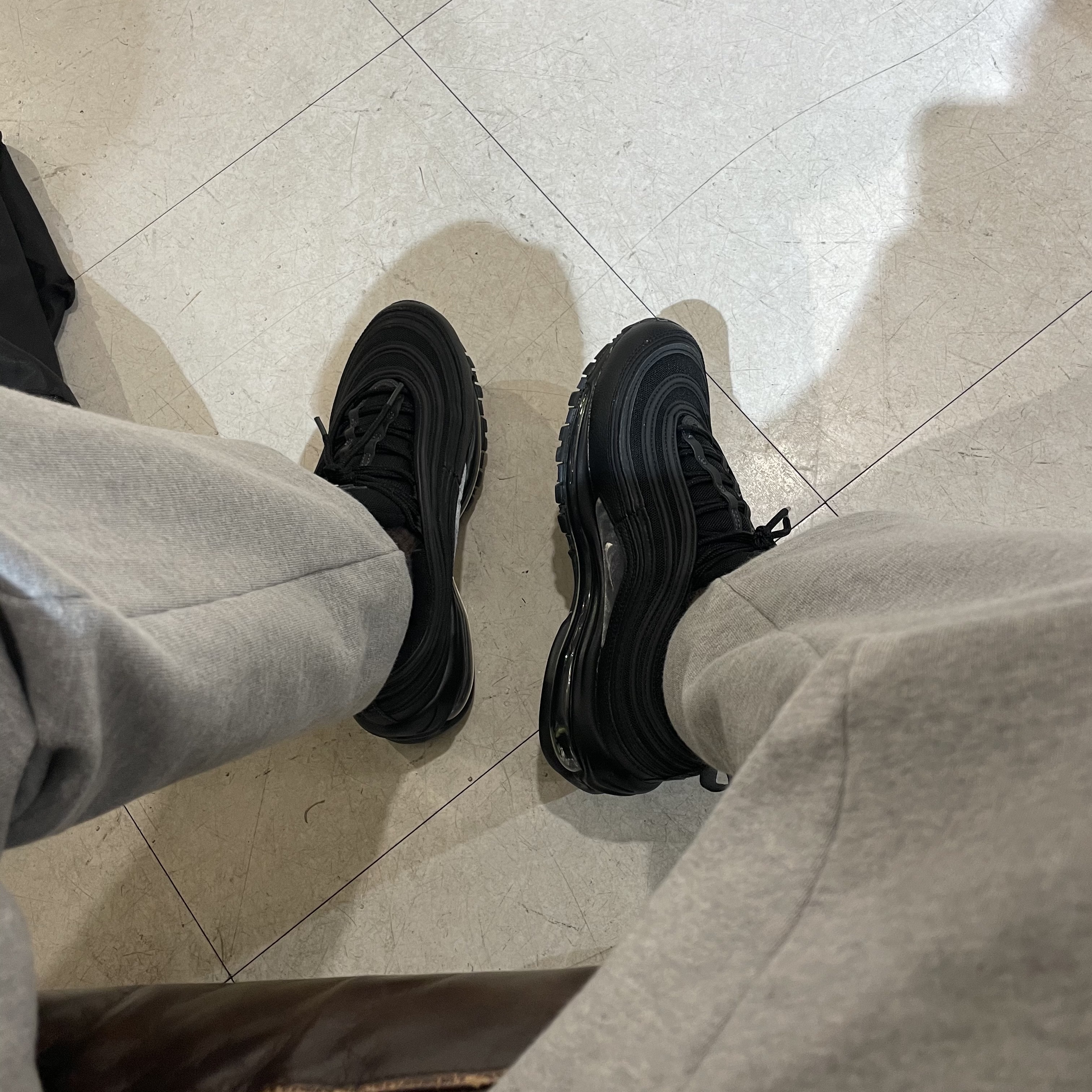 Nike Air Max 97 Black White Anthracite 착용 스타일 - 1