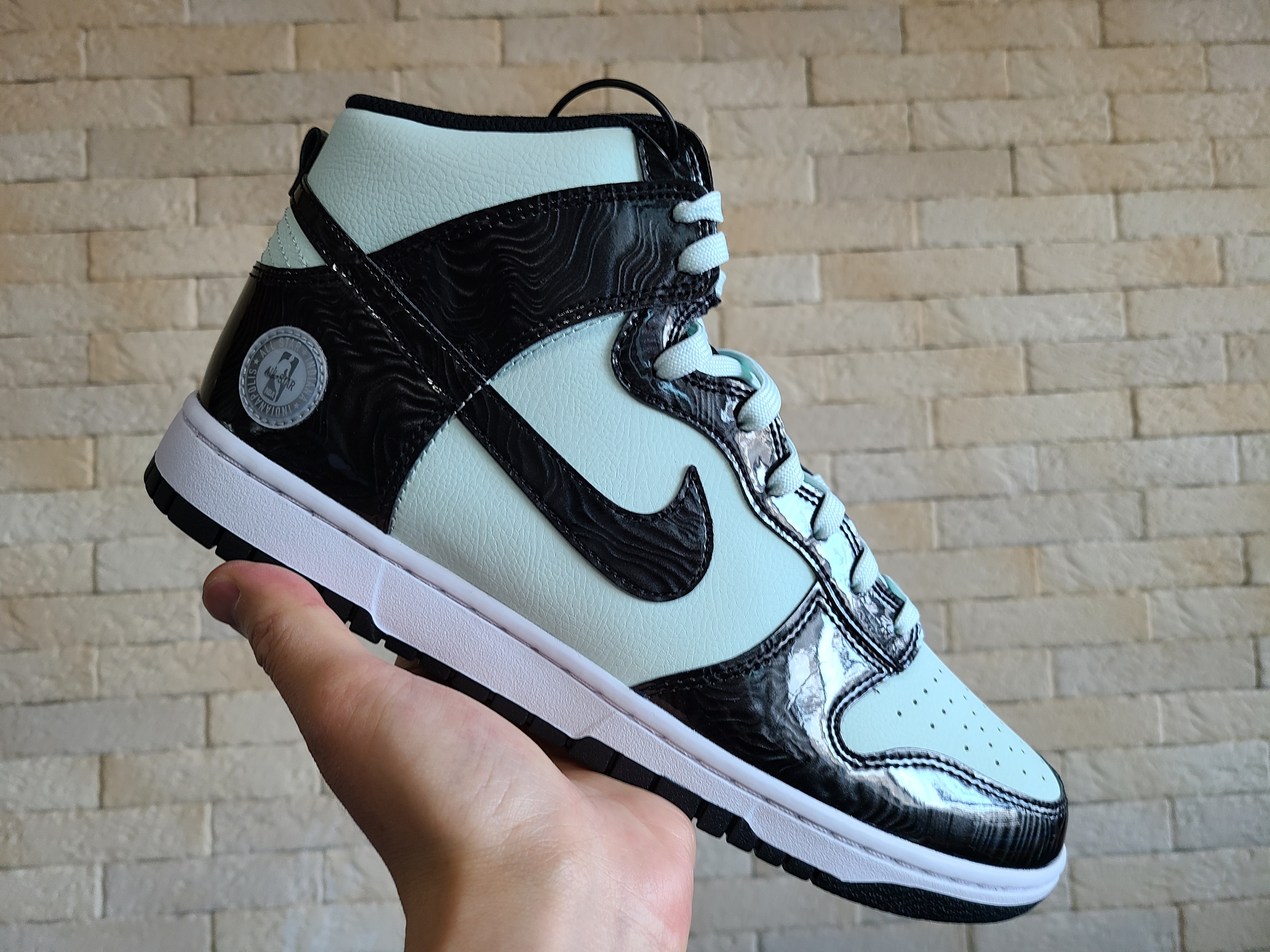 Nike Dunk High Barely Green 착용 스타일 - 3