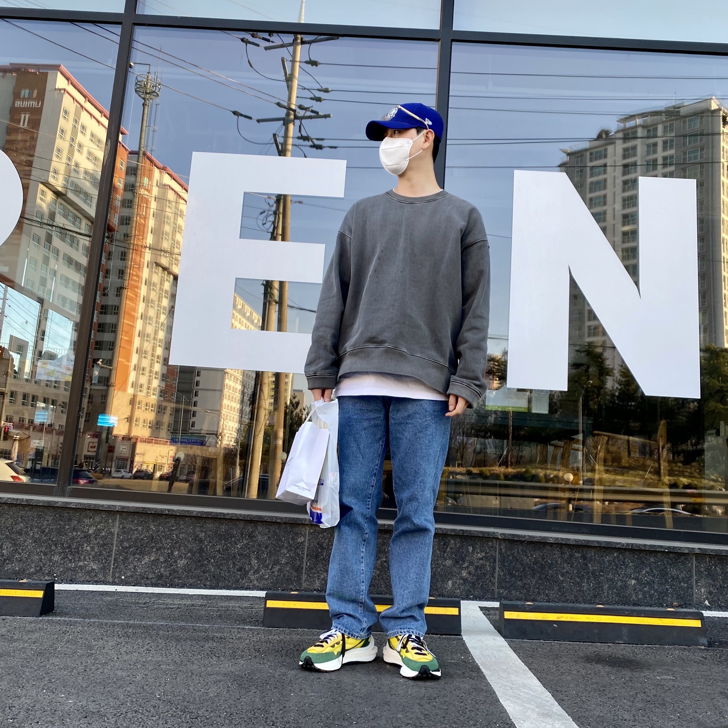 Nike x Sacai VaporWaffle Tour Yellow & Gorge Green Sail 착용 스타일