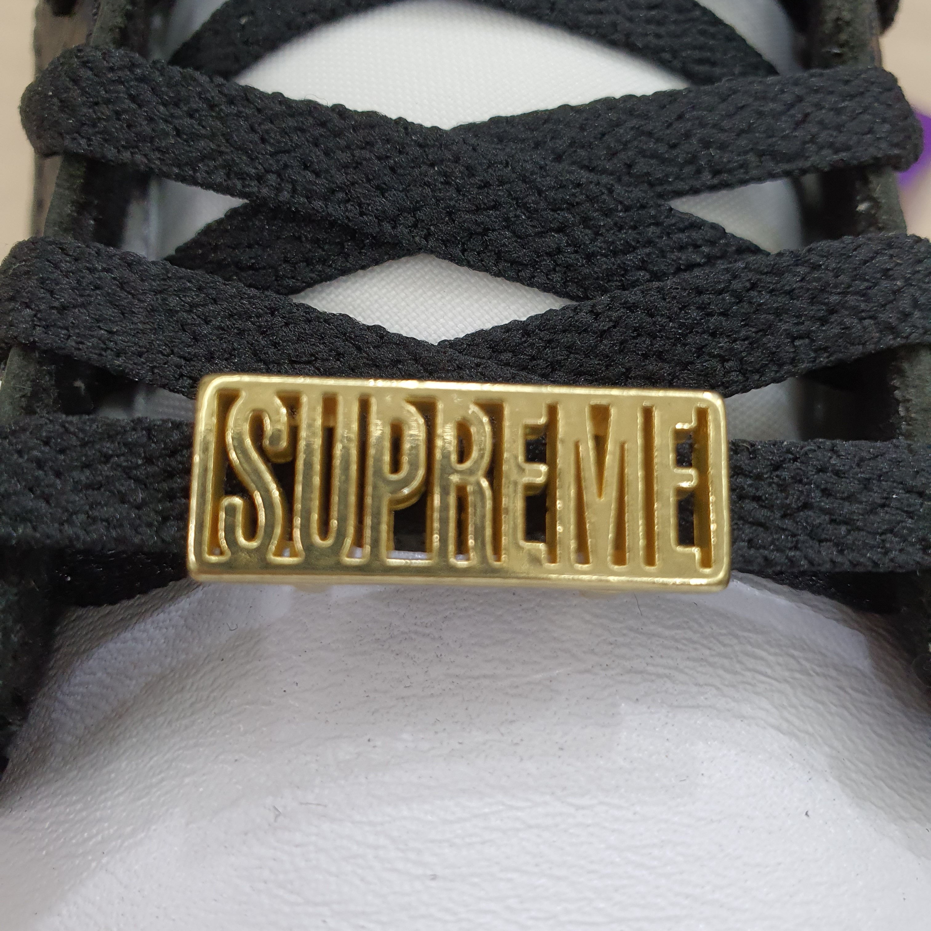 Nike x Supreme SB Dunk Low Black 착용 스타일 - 2