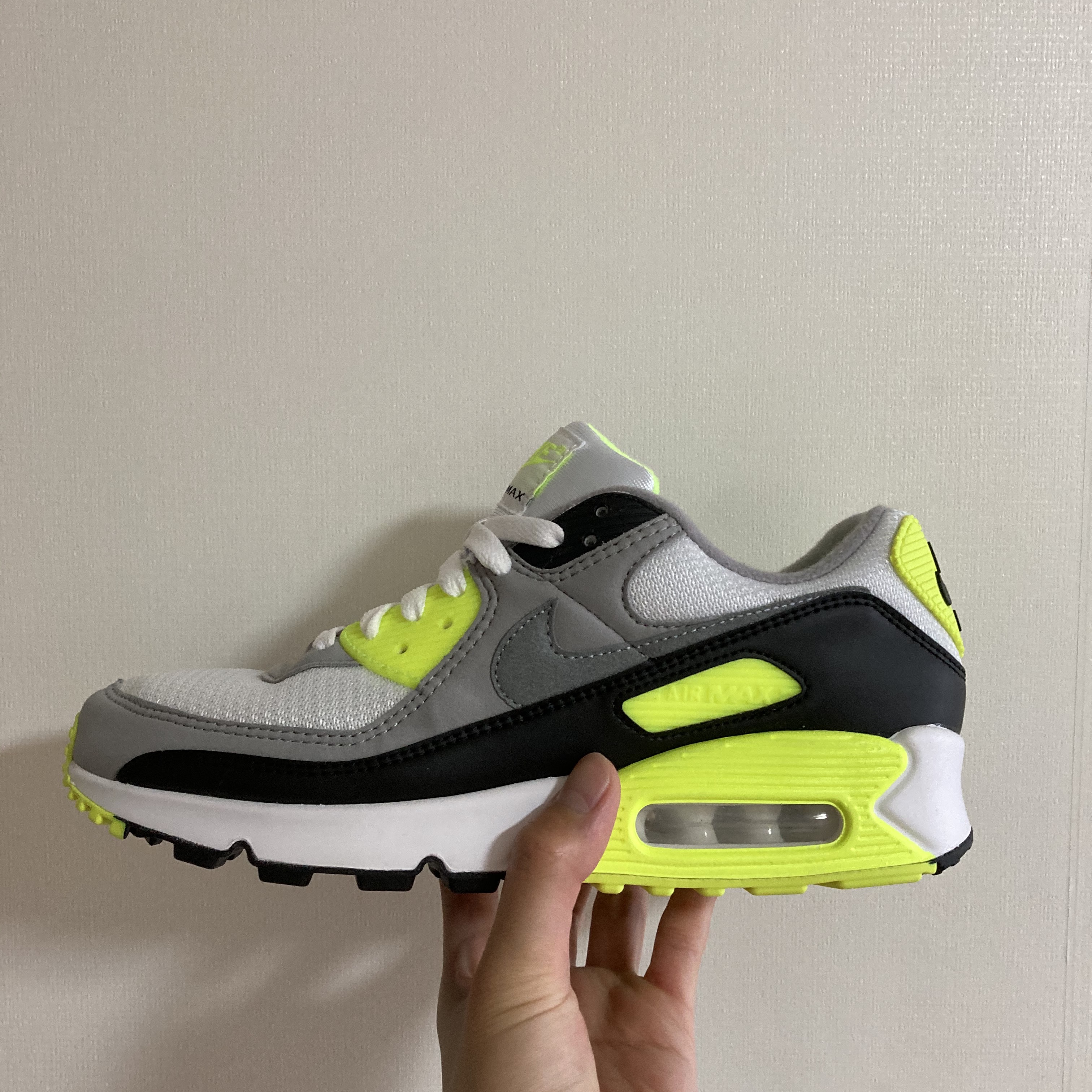 Nike Air Max 90 OG Volt 2020 착용 스타일 - 1