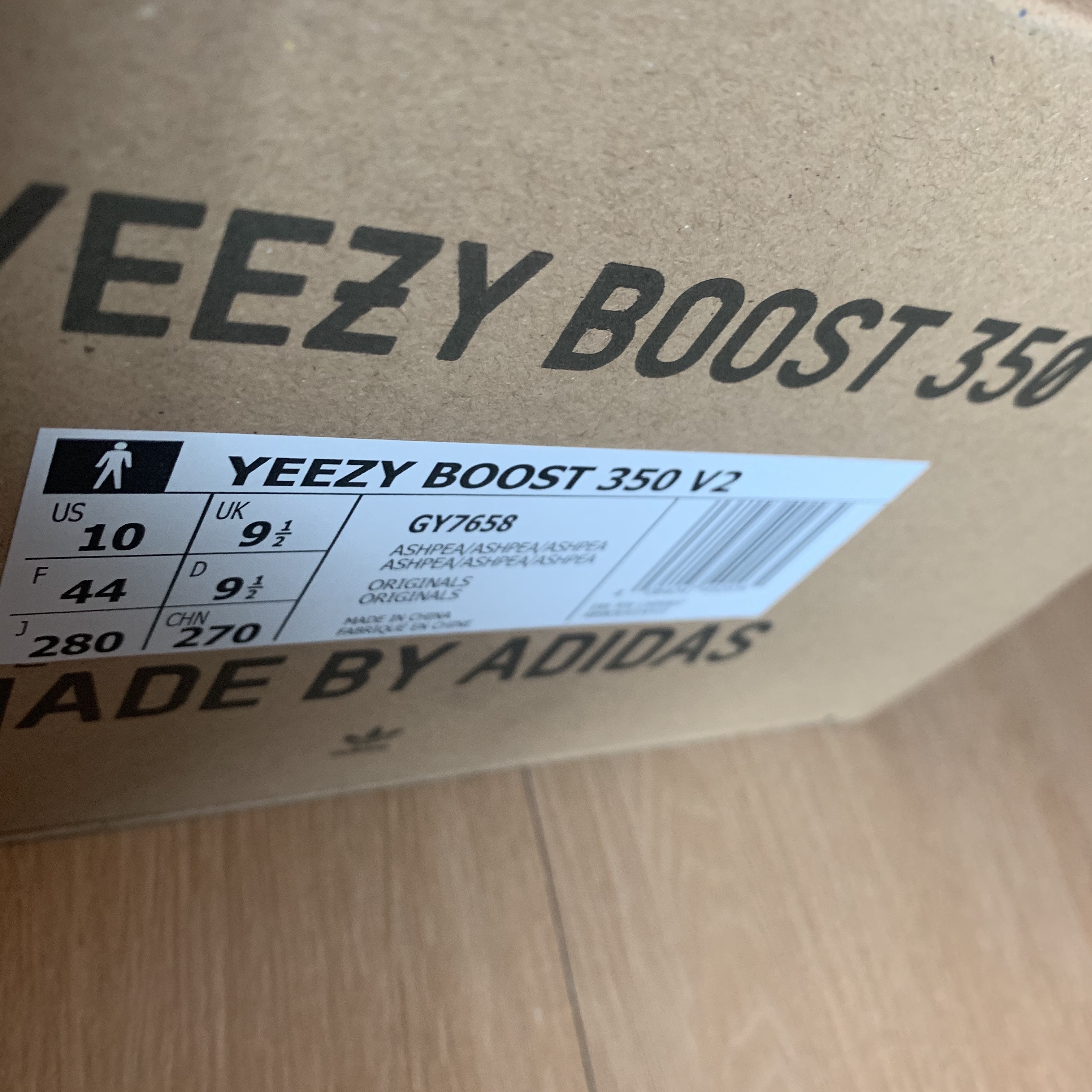 Adidas Yeezy Boost 350 V2 Ash Pearl 착용 스타일 - 2