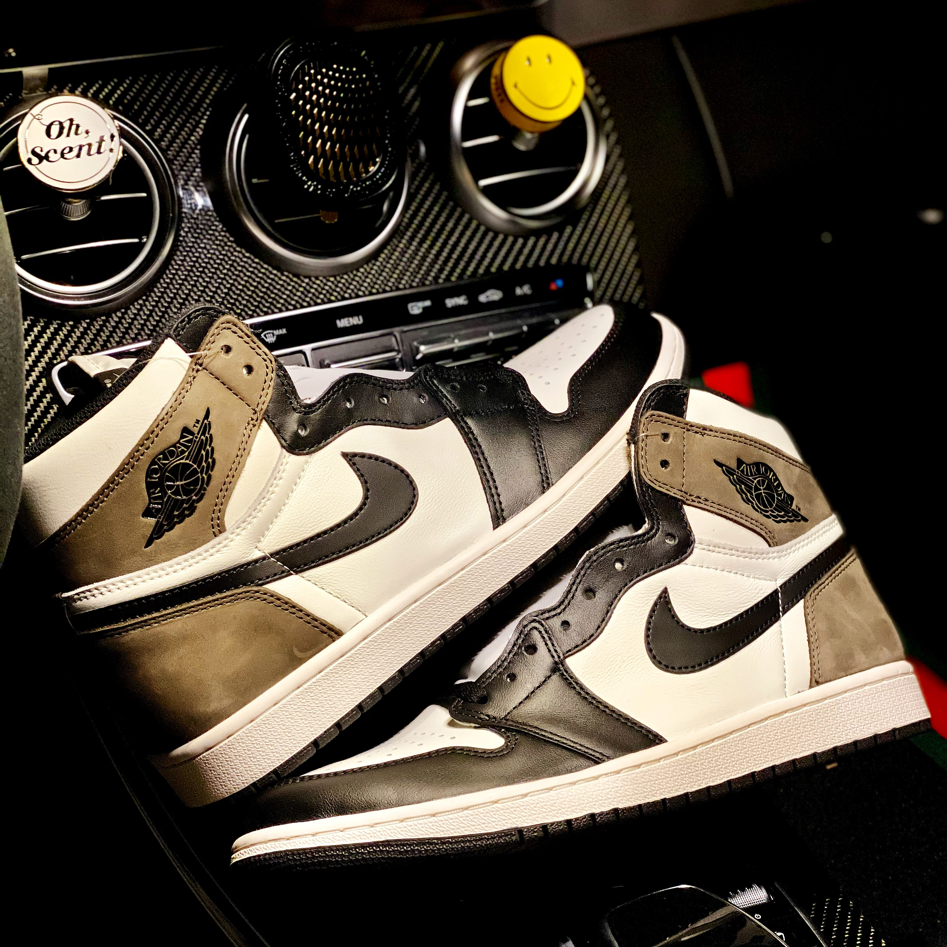 Jordan 1 Retro High OG Black Mocha 착용 스타일