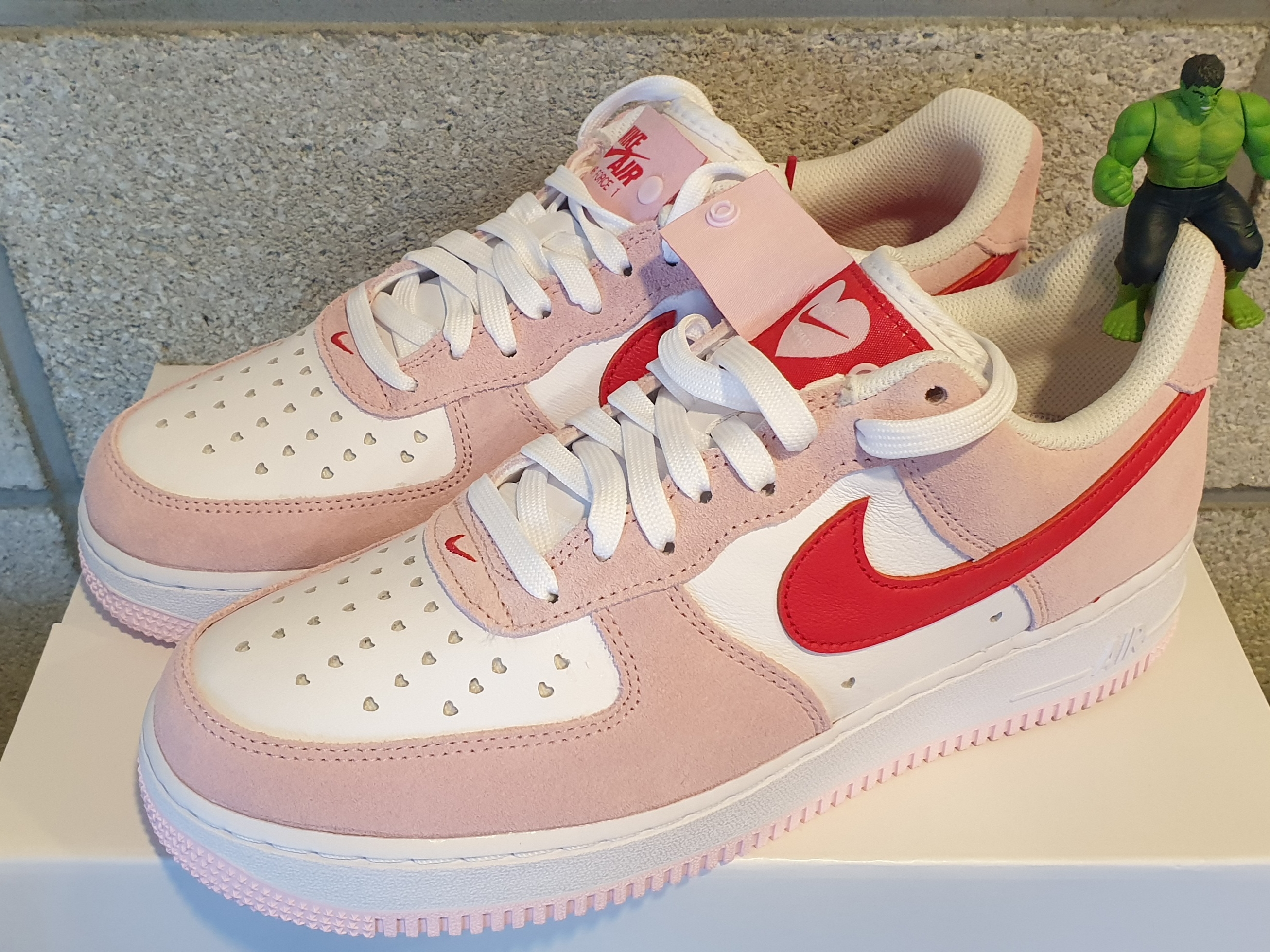 Nike Air Force 1 '07 QS Valentine's Day 착용 스타일 - 1