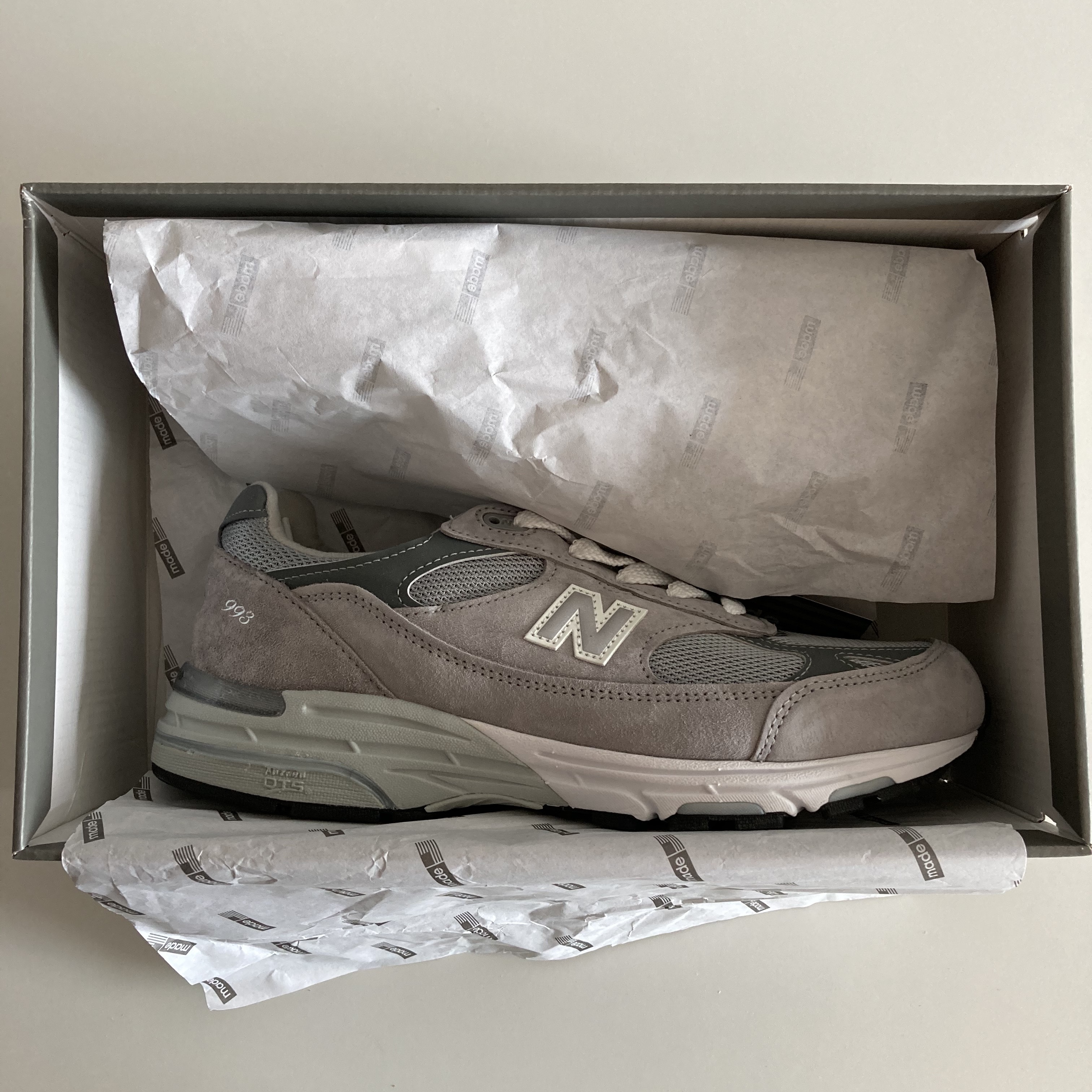 (W) New Balance 993 Made in USA Grey - B Standard 착용 스타일 - 2