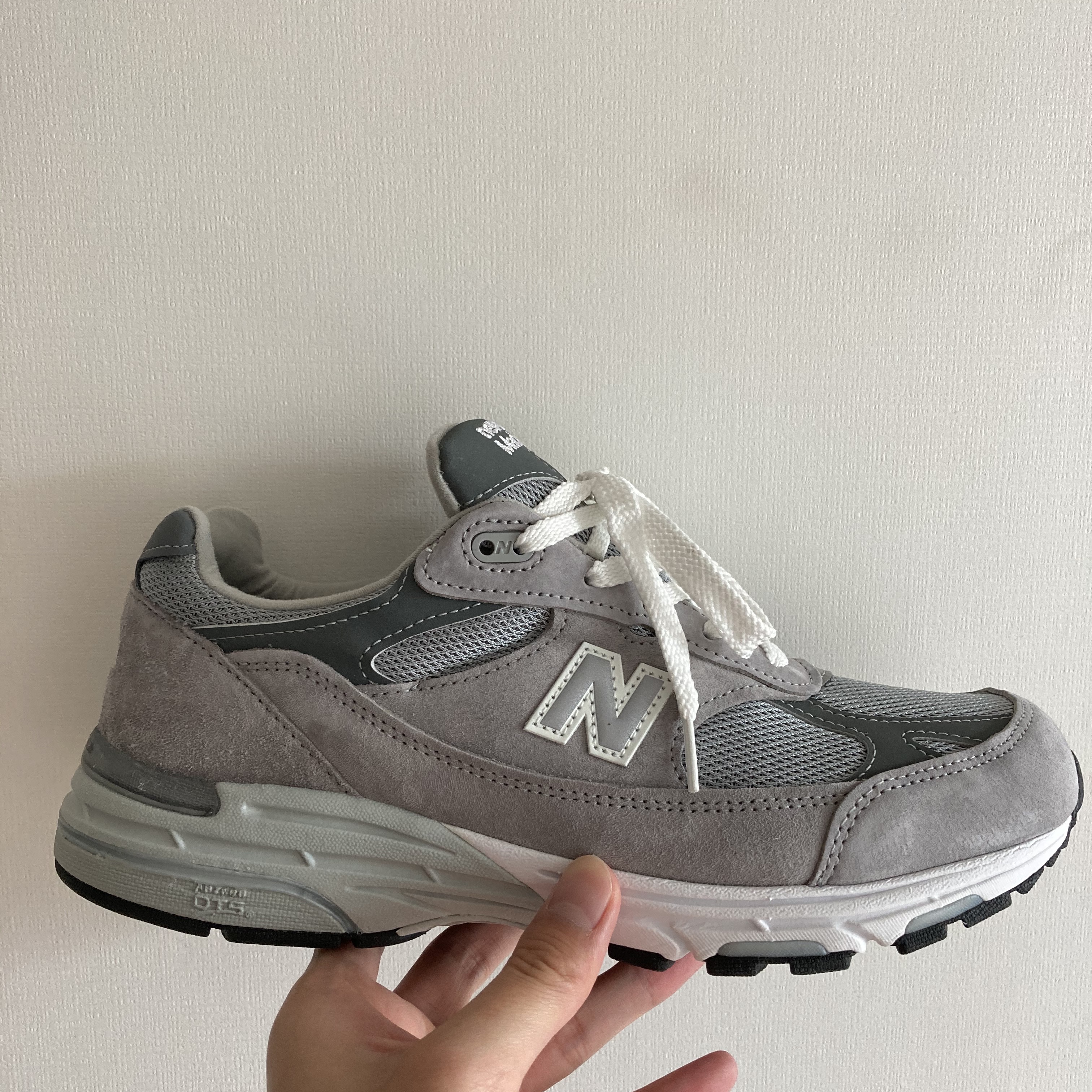(W) New Balance 993 Made in USA Grey - B Standard 착용 스타일 - 1