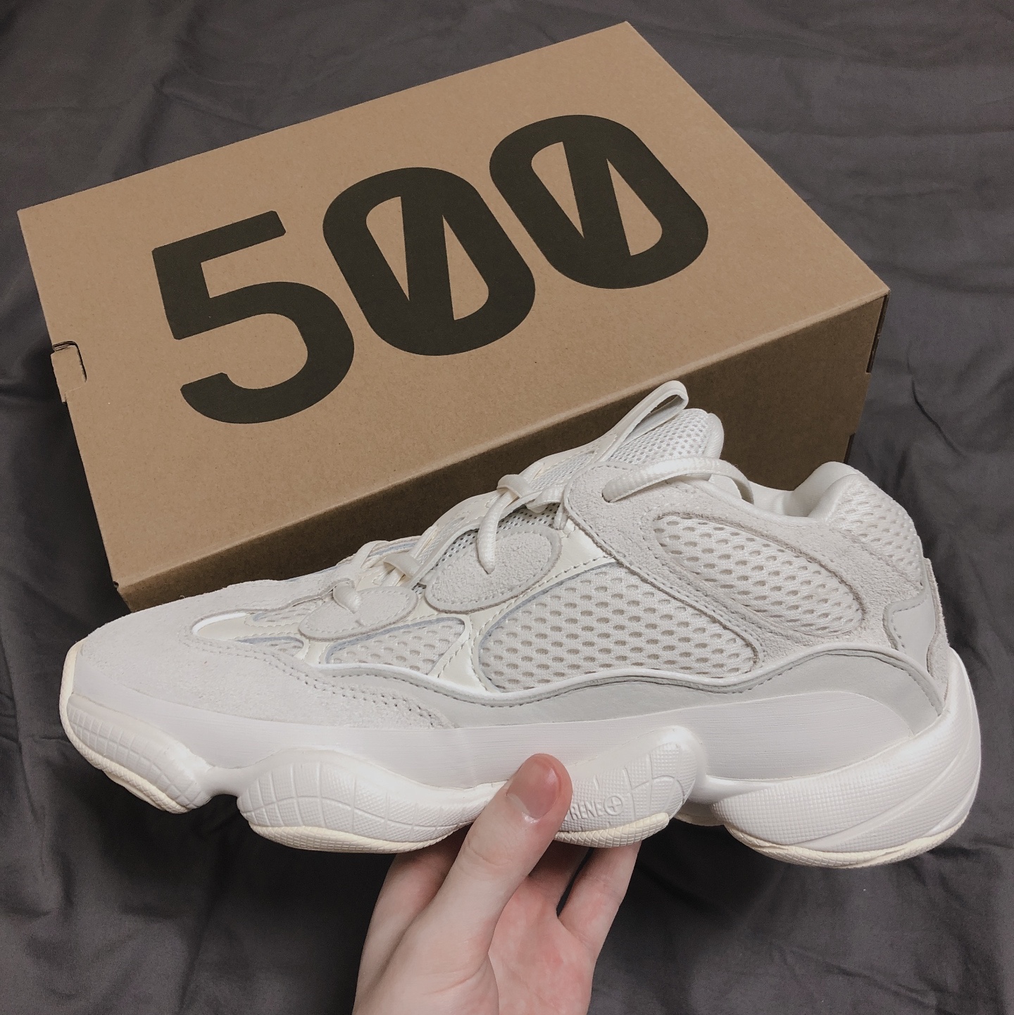 Adidas Yeezy 500 Bone White 착용 스타일 - 1