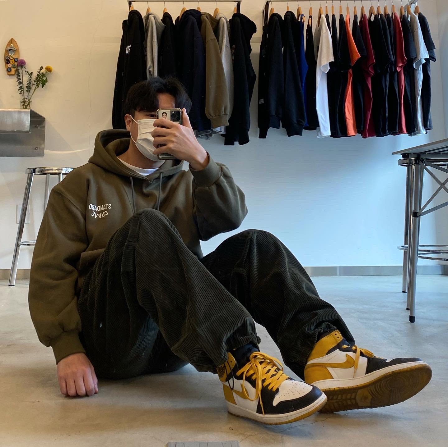 Jordan 1 Retro High Yellow Ochre 착용 스타일 - 1