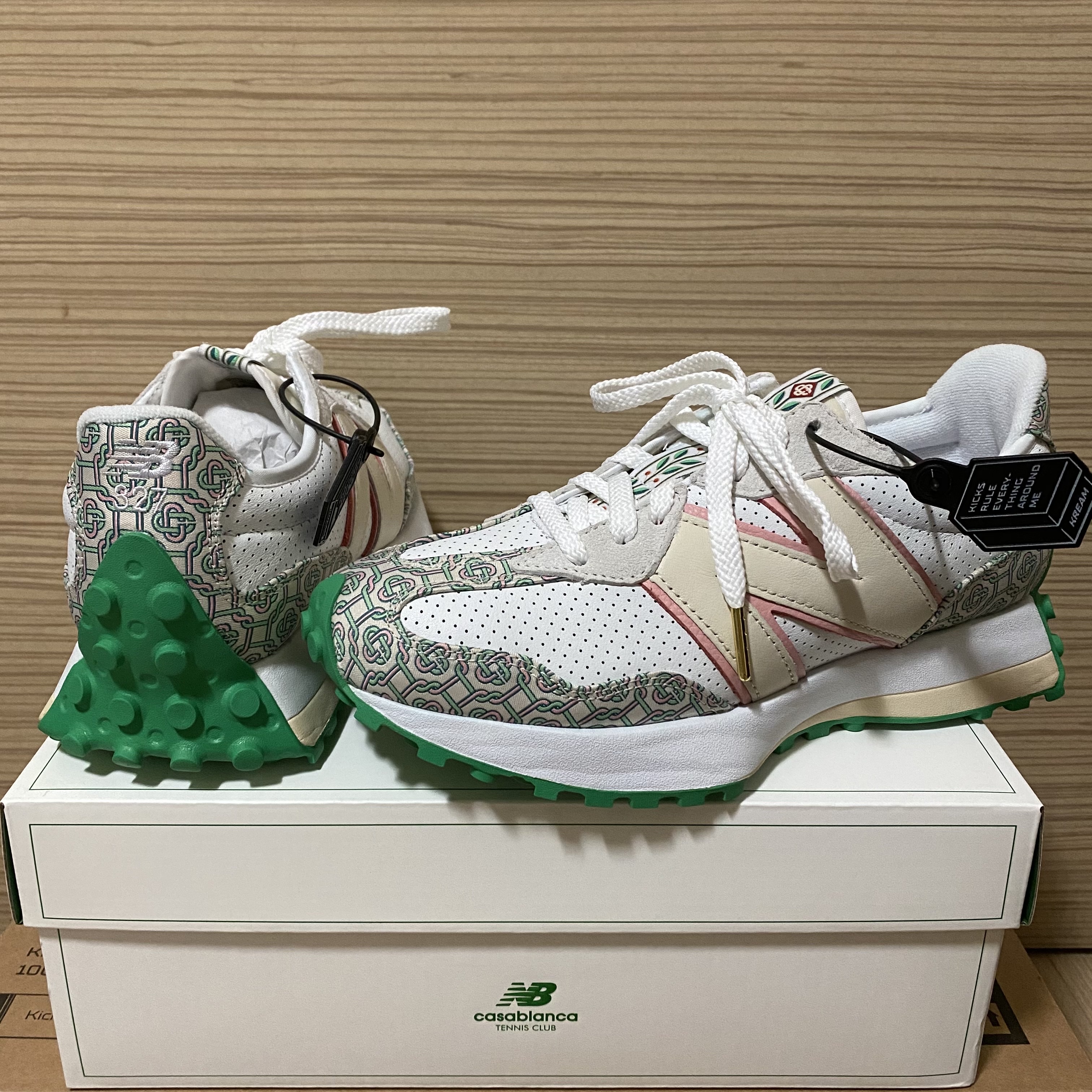 New Balance x Casablanca 327 Idealist Monogram White Green 착용 스타일