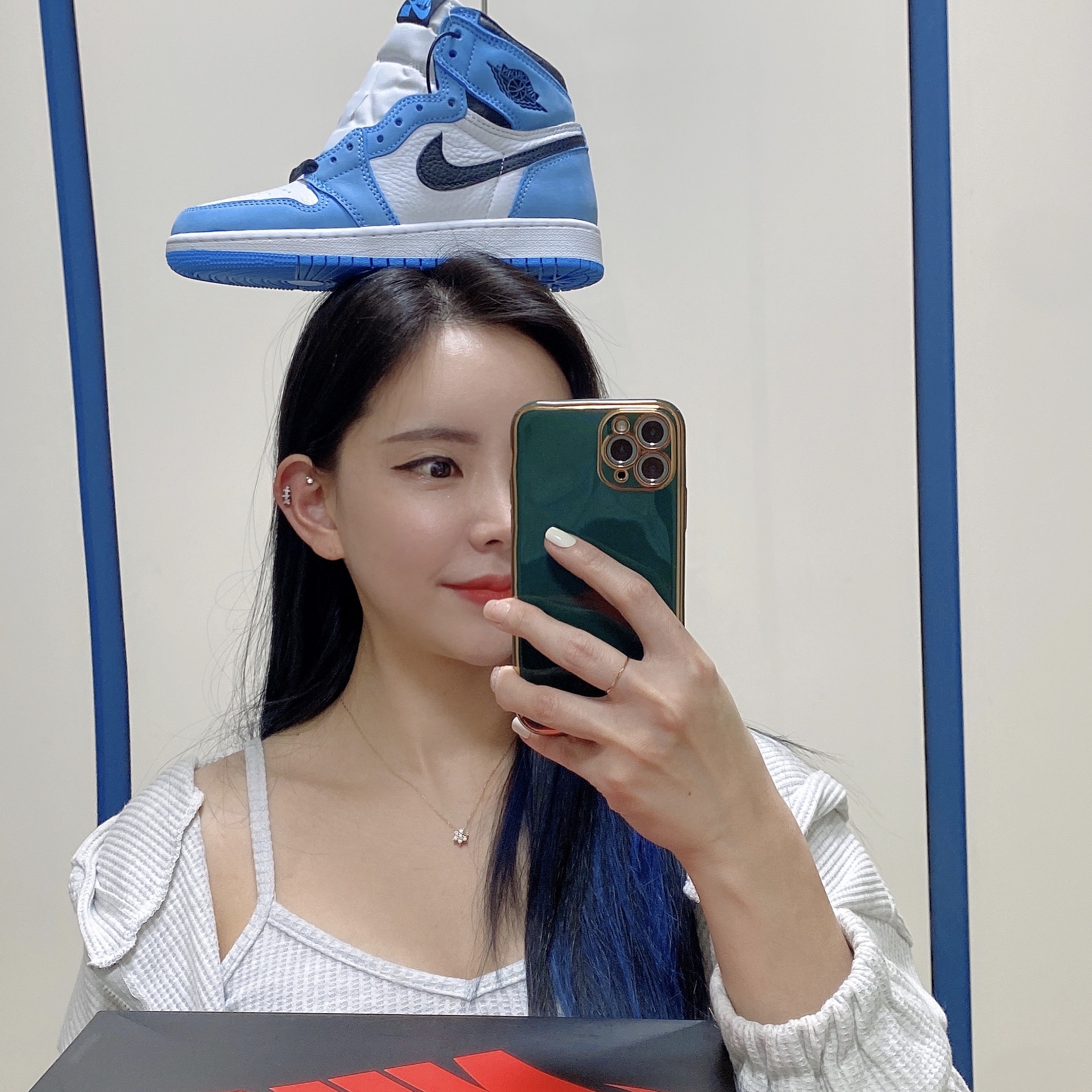 (GS) Jordan 1 Retro High OG University Blue 착용 스타일 - 1