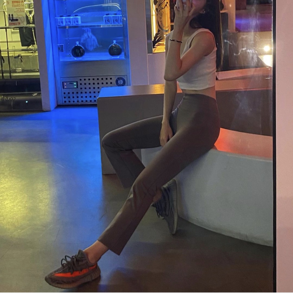 Adidas Yeezy Boost 350 V2 Beluga 착용 스타일