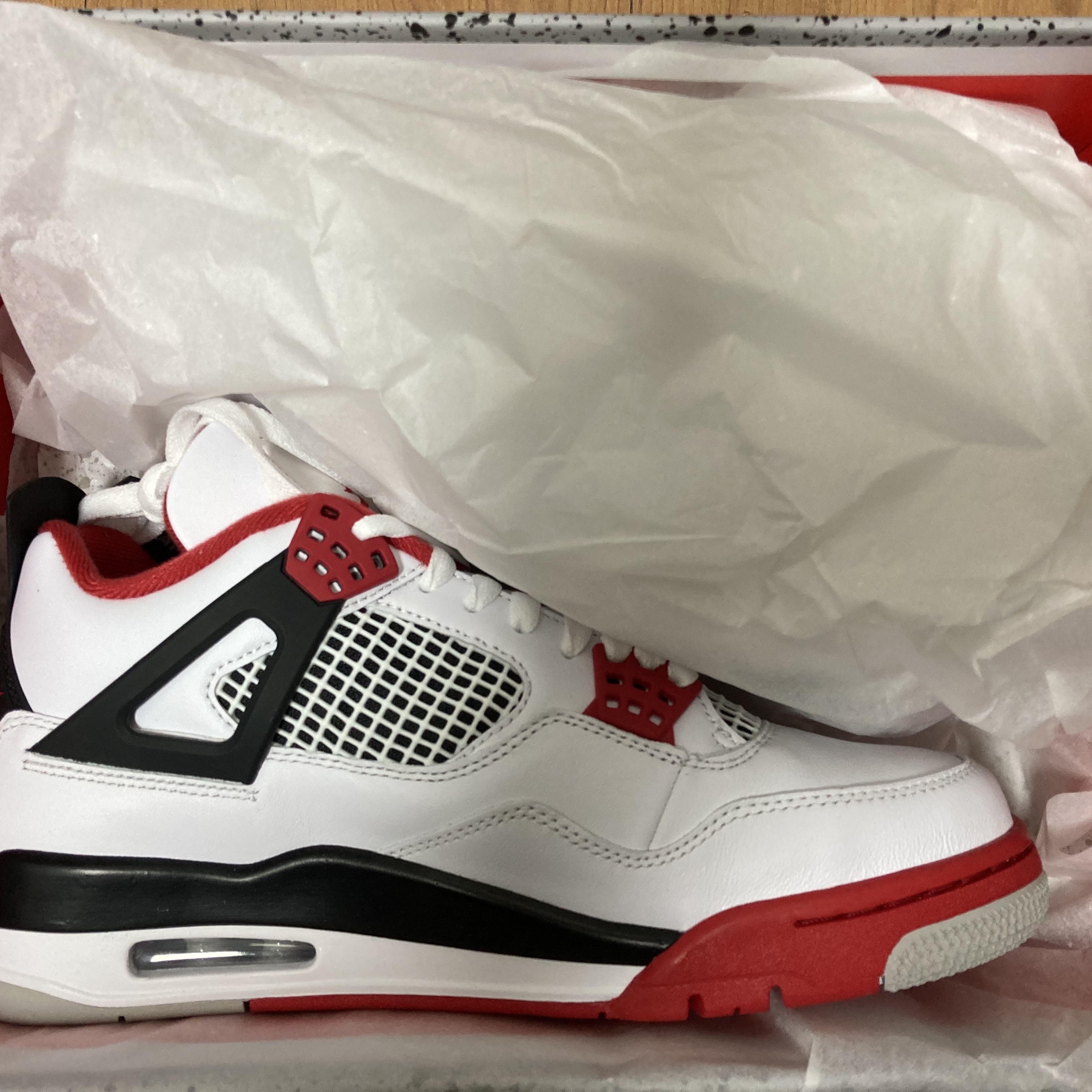 Jordan 4 Retro OG Fire Red 2020 착용 스타일 - 2