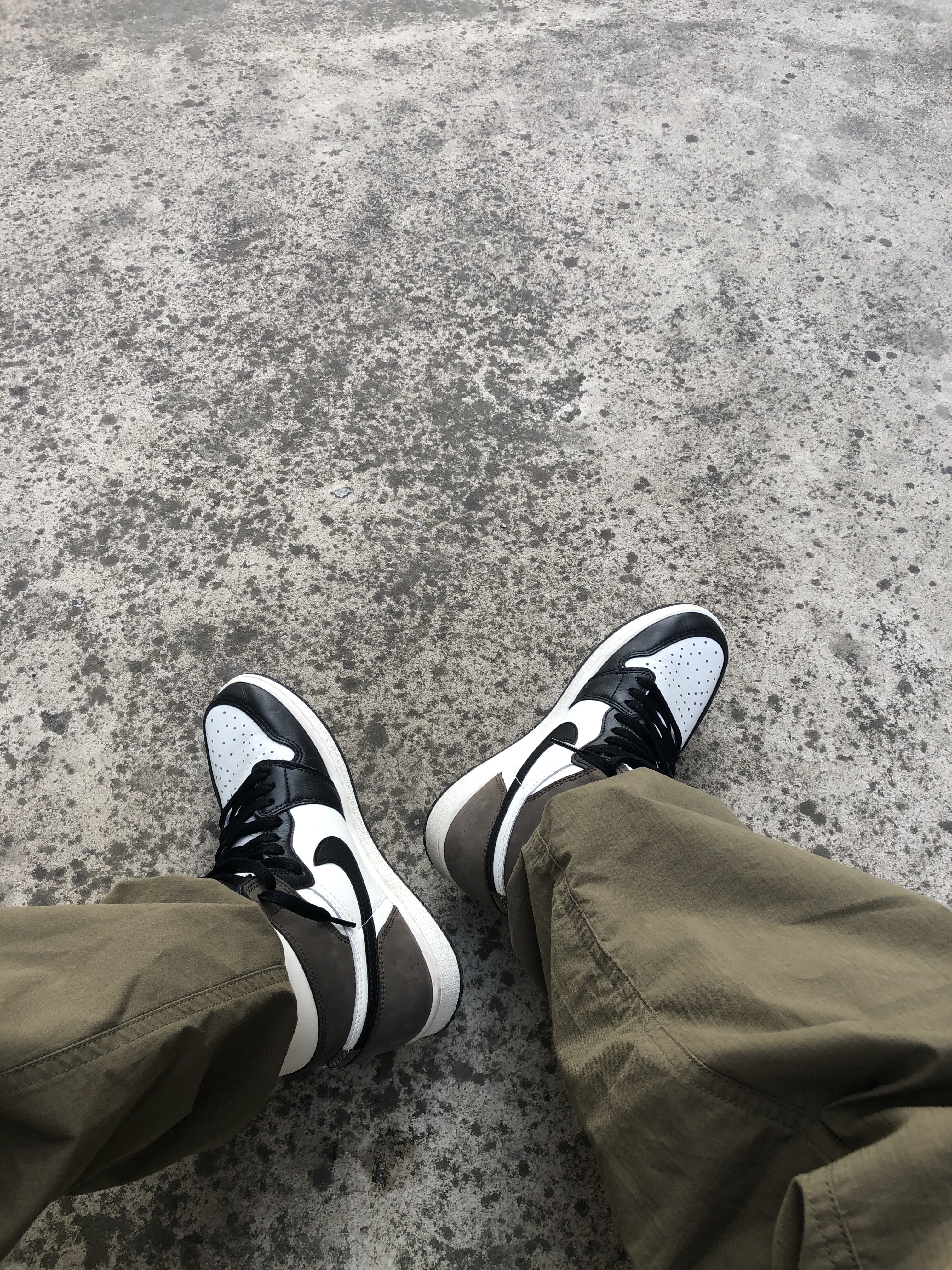 Jordan 1 Retro High OG Black Mocha 착용 스타일