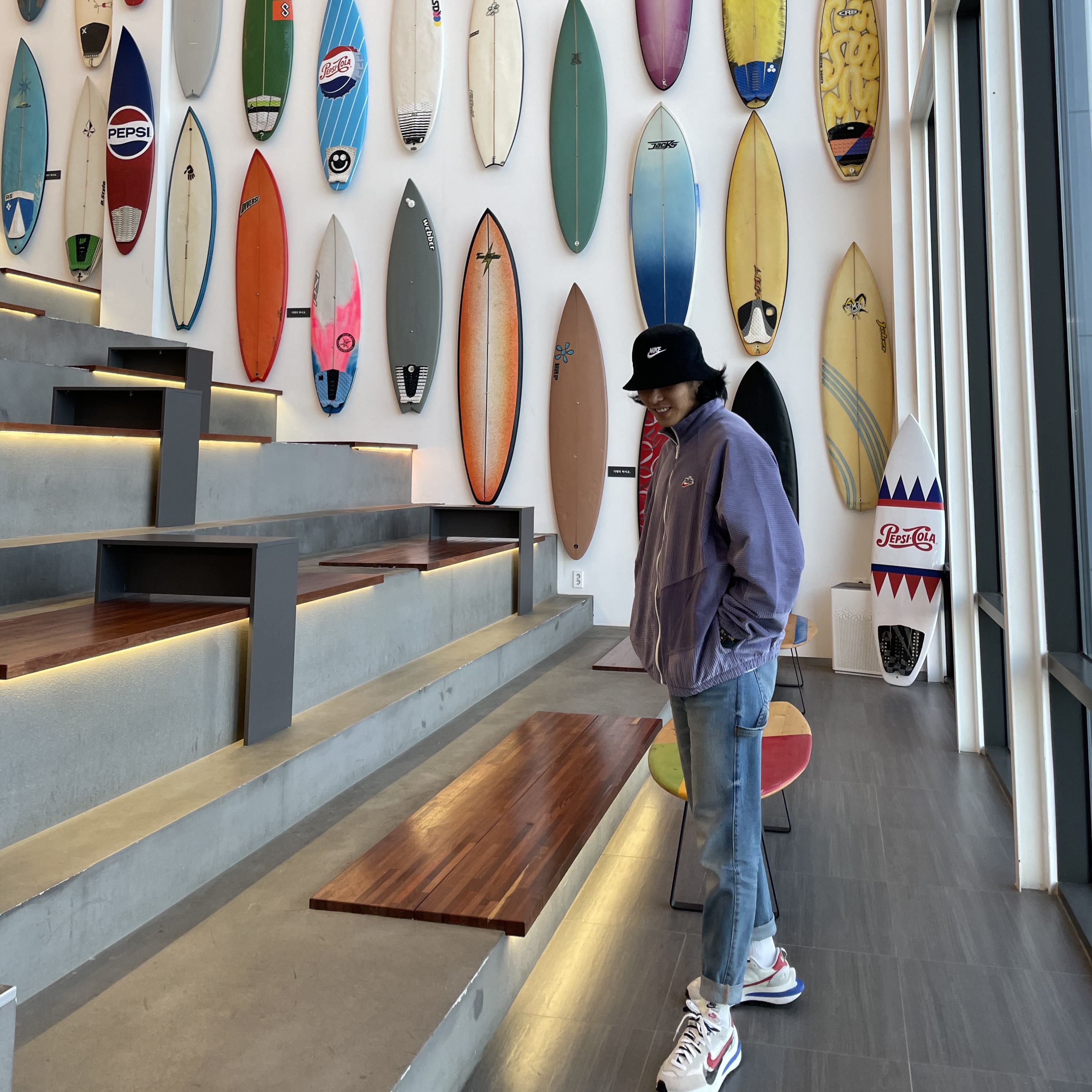Nike x Sacai VaporWaffle Royal Fuchsia, Nike Futura Corduroy Bucket Black 착용 스타일