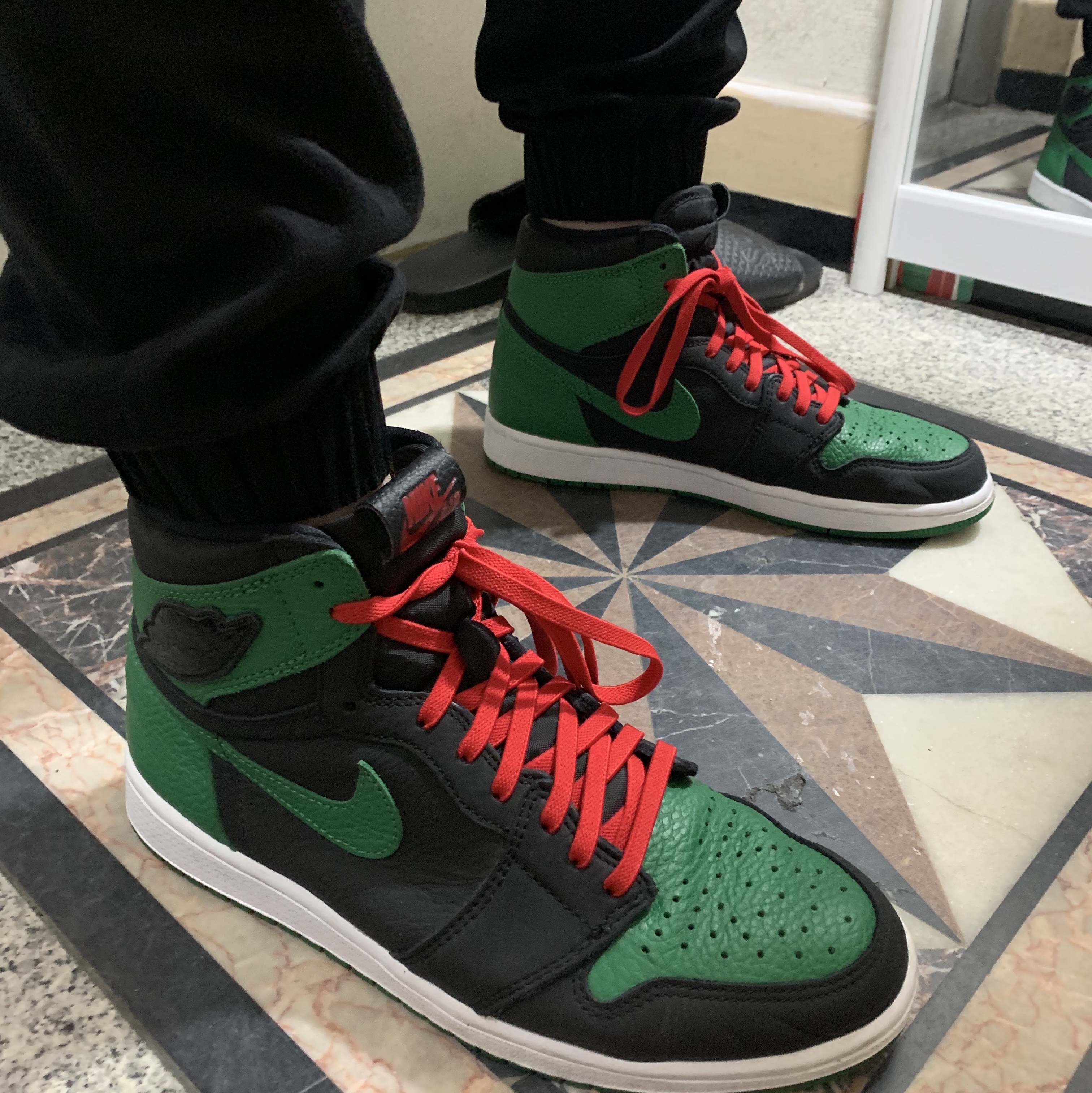 Jordan 1 Retro High OG Pine Green Black 착용 스타일 - 1