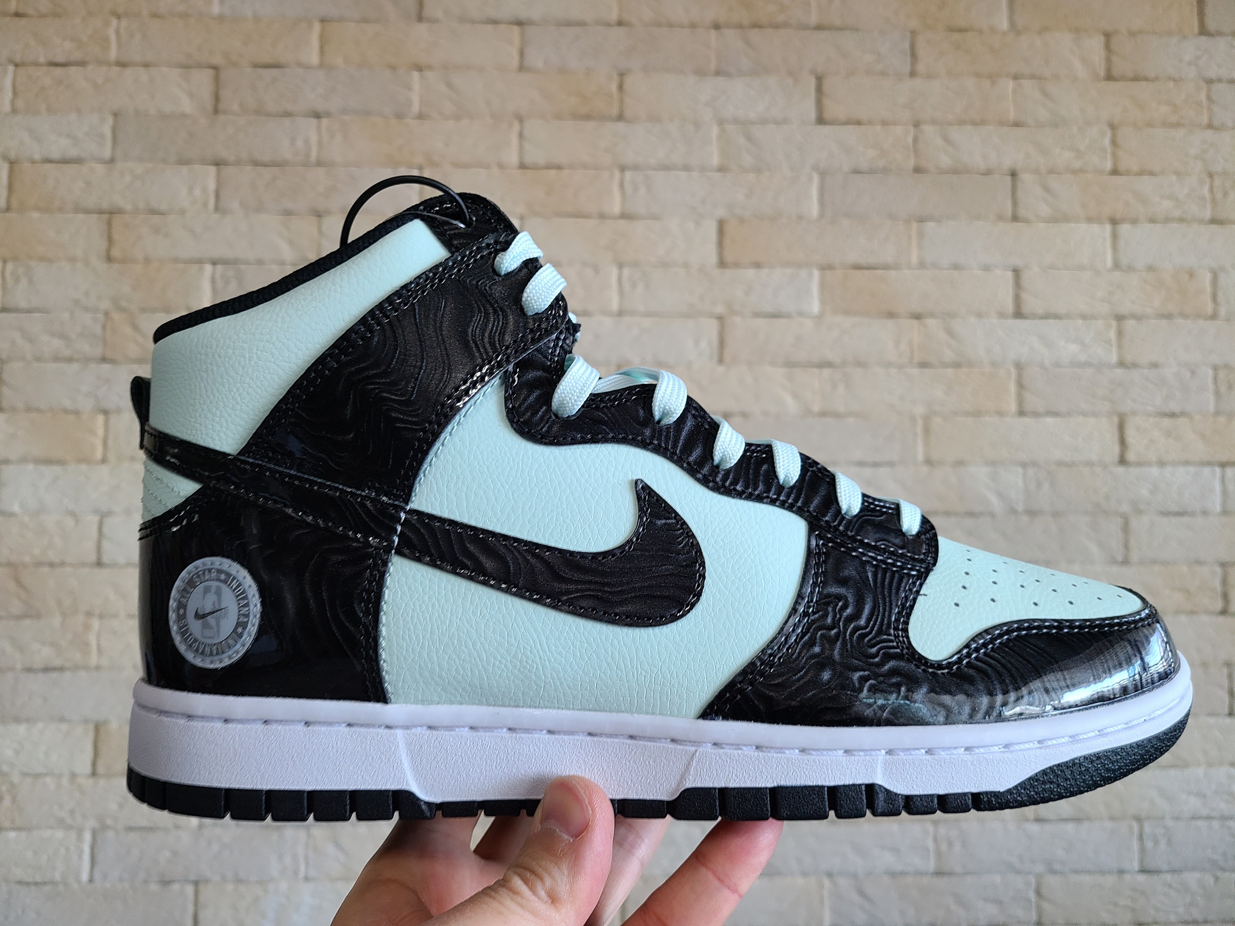 Nike Dunk High Barely Green 착용 스타일 - 2