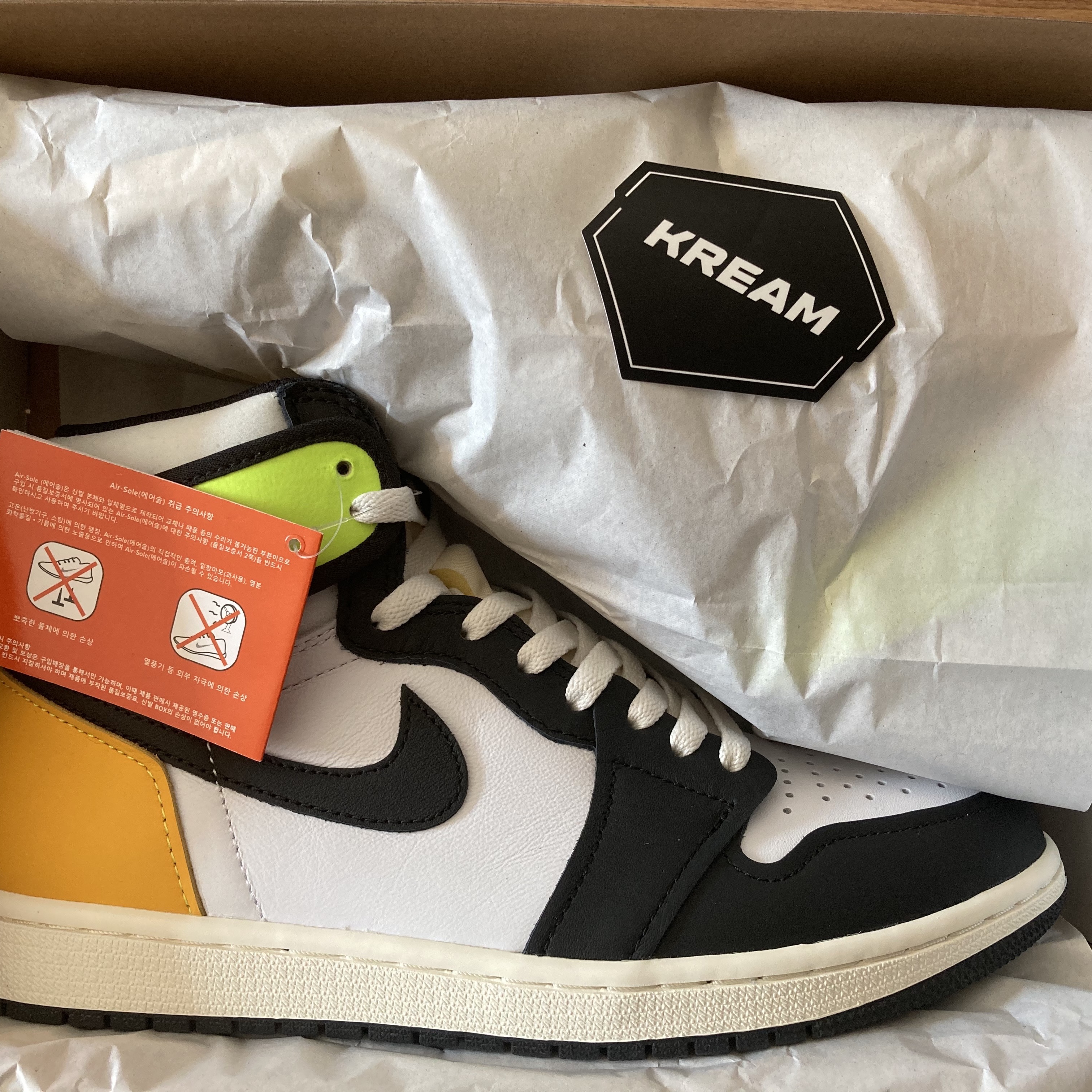 Jordan 1 Retro High OG Volt Gold 착용 스타일 - 2
