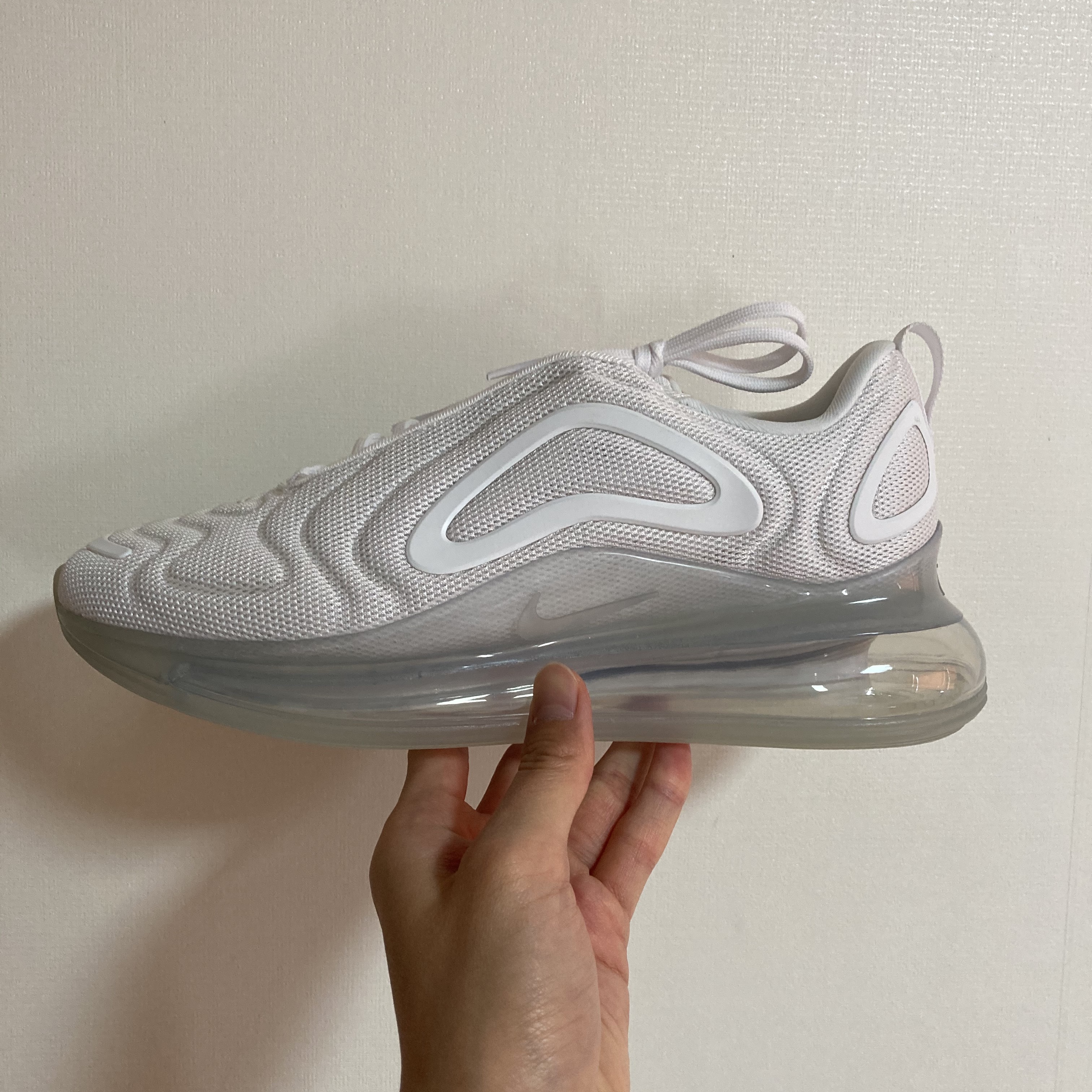 Nike Air Max 720 Pure Platinum 착용 스타일 - 1