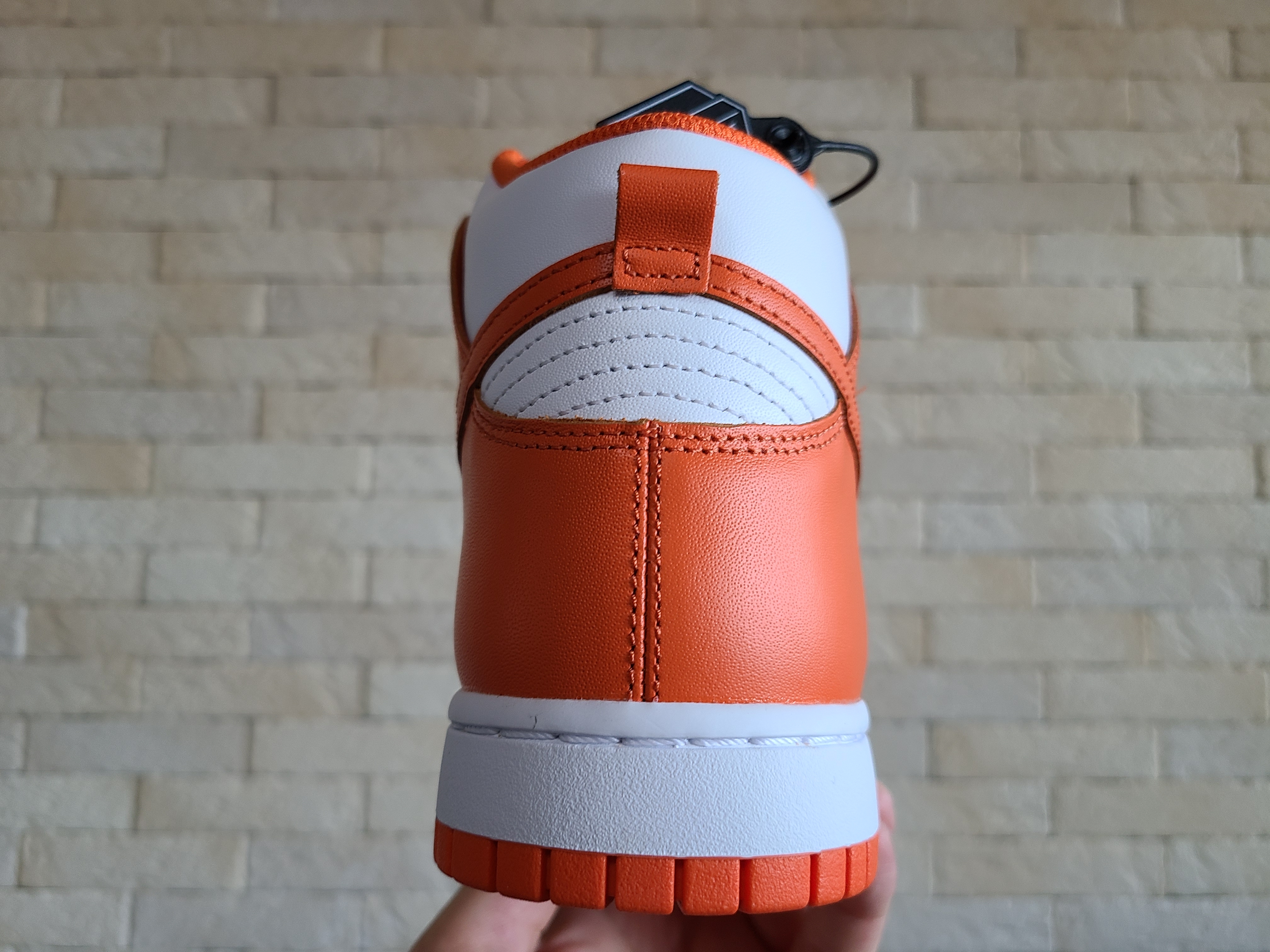 Nike Dunk High Retro Orange Blaze 착용 스타일 - 4