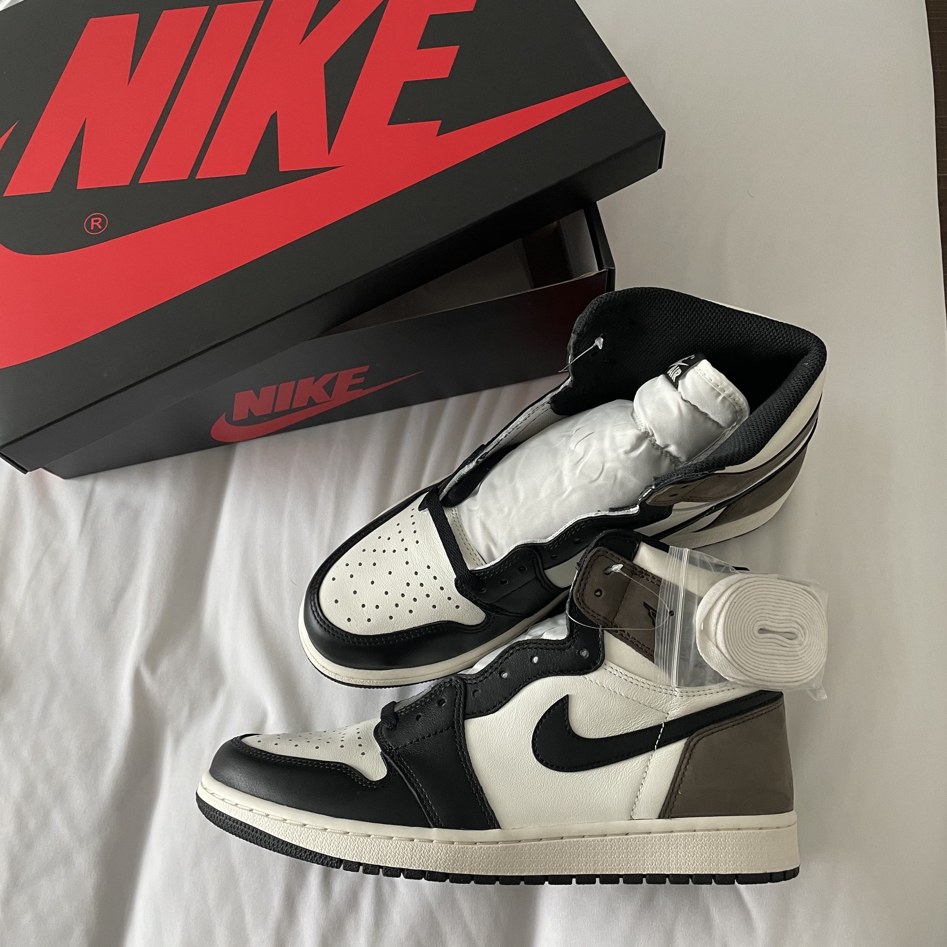 Jordan 1 Retro High OG Black Mocha 착용 스타일