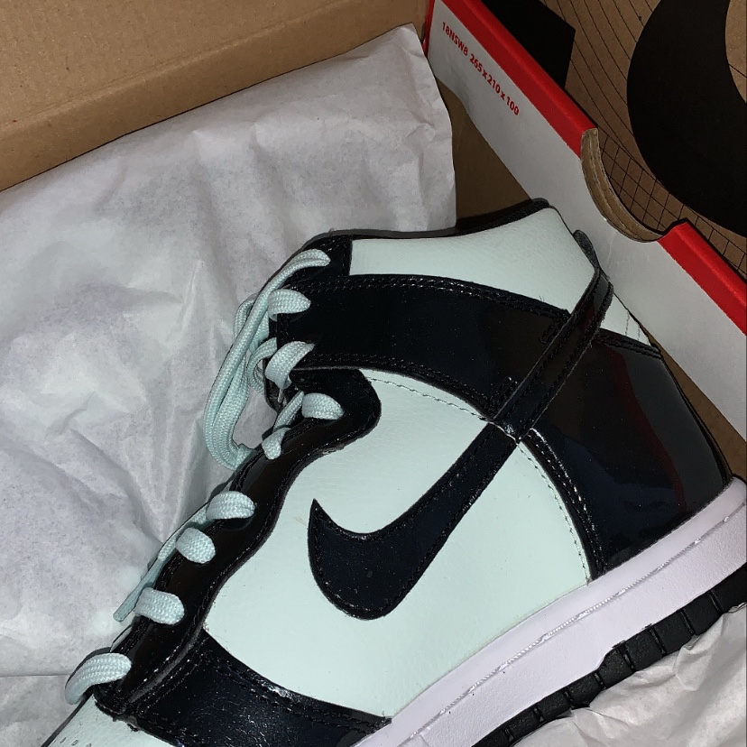 (GS) Nike Dunk High Barely Green 착용 스타일