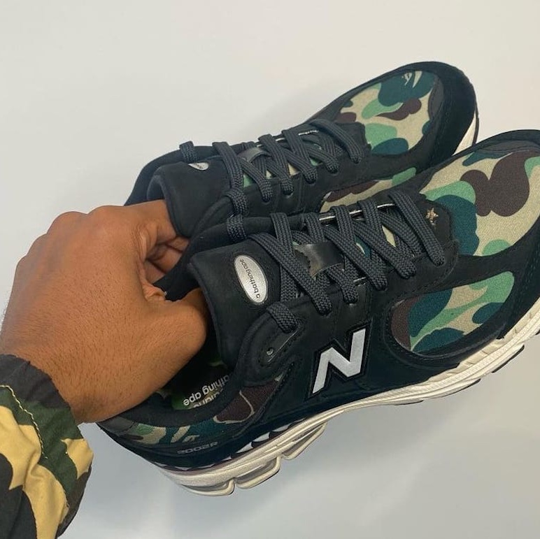 New Balance 2002R Grey, New Balance 2002R T2 Gray 착용 스타일 - 3