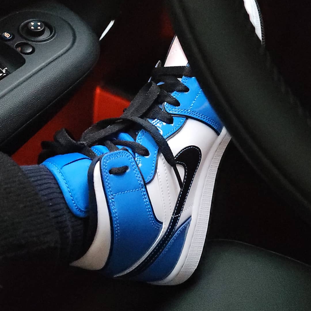 Jordan 1 Mid SE Signal Blue 착용 스타일