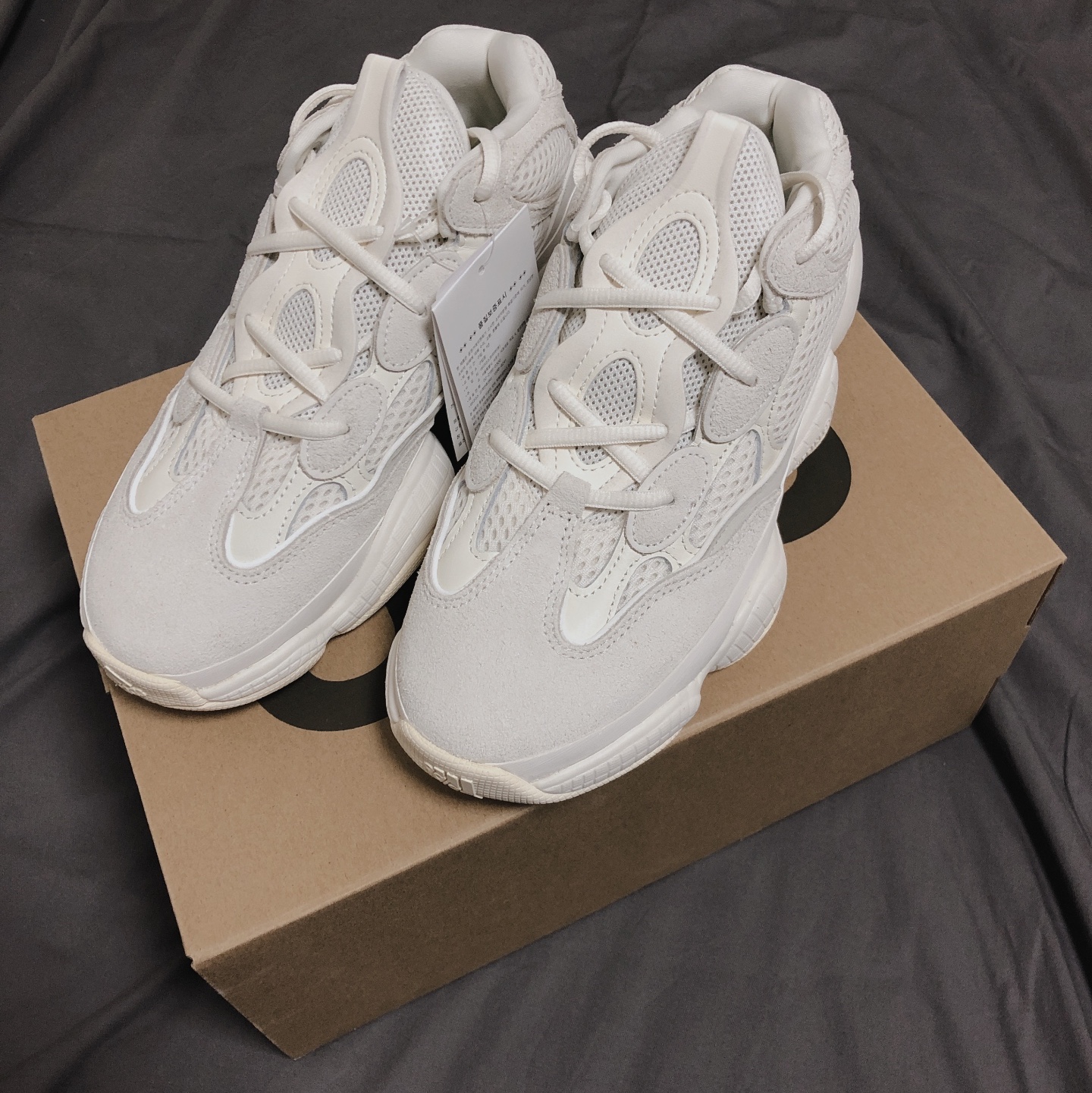 Adidas Yeezy 500 Bone White 착용 스타일 - 2