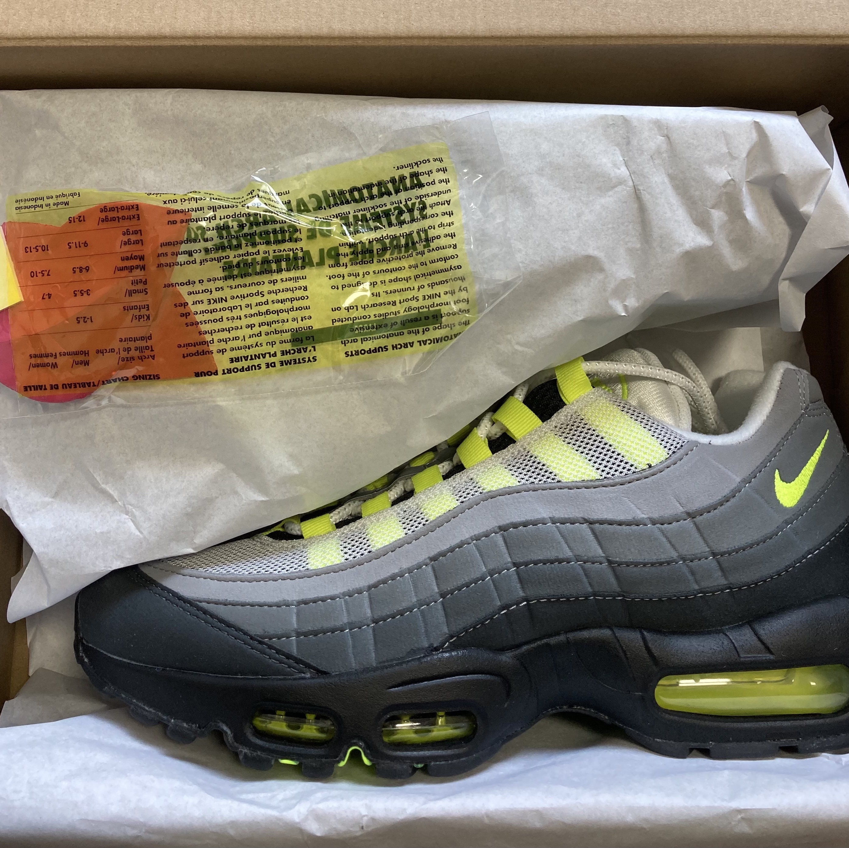 Nike Air Max 95 OG Neon Yellow 2020 착용 스타일 - 2