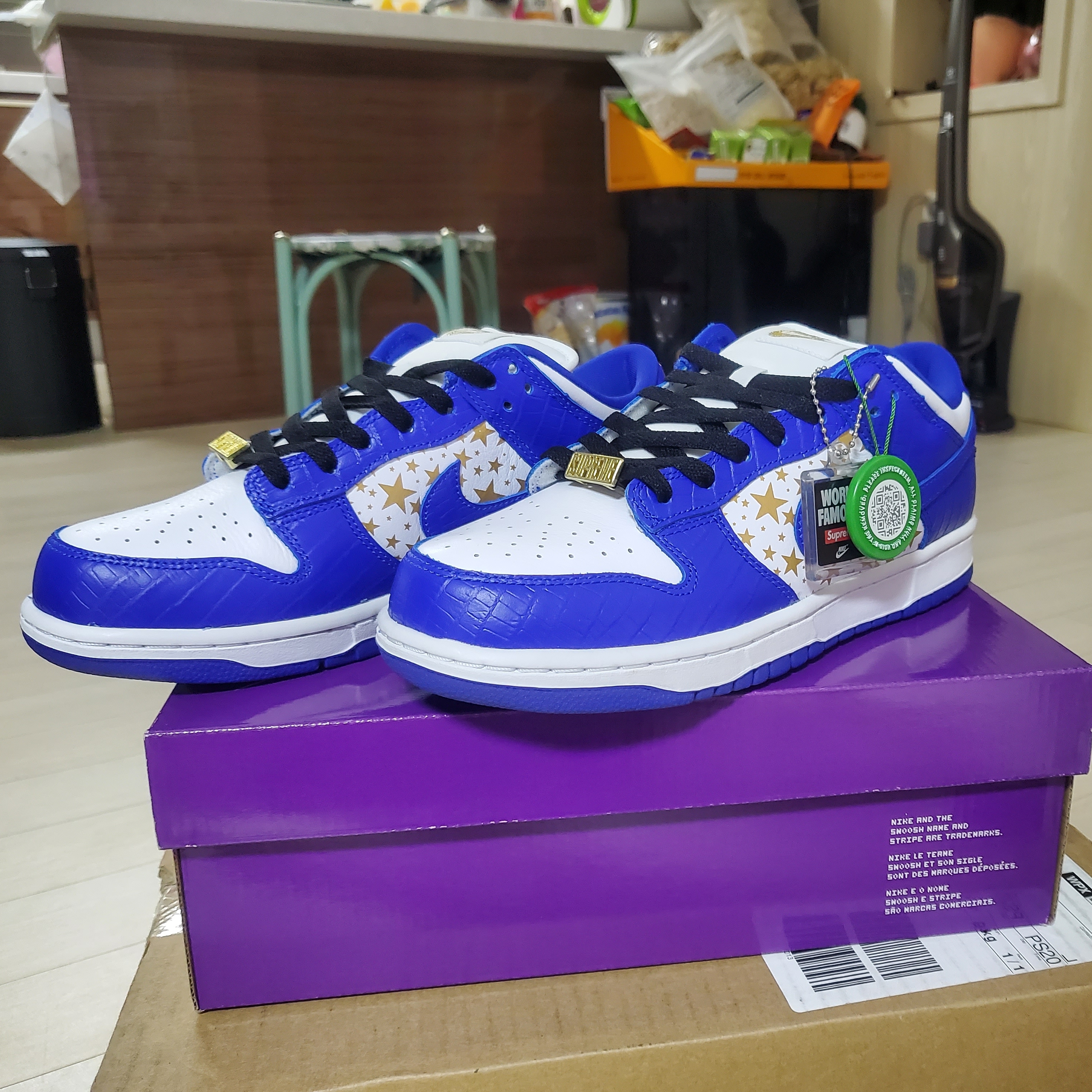 Nike x Supreme SB Dunk Low Hyper Blue 착용 스타일 - 1