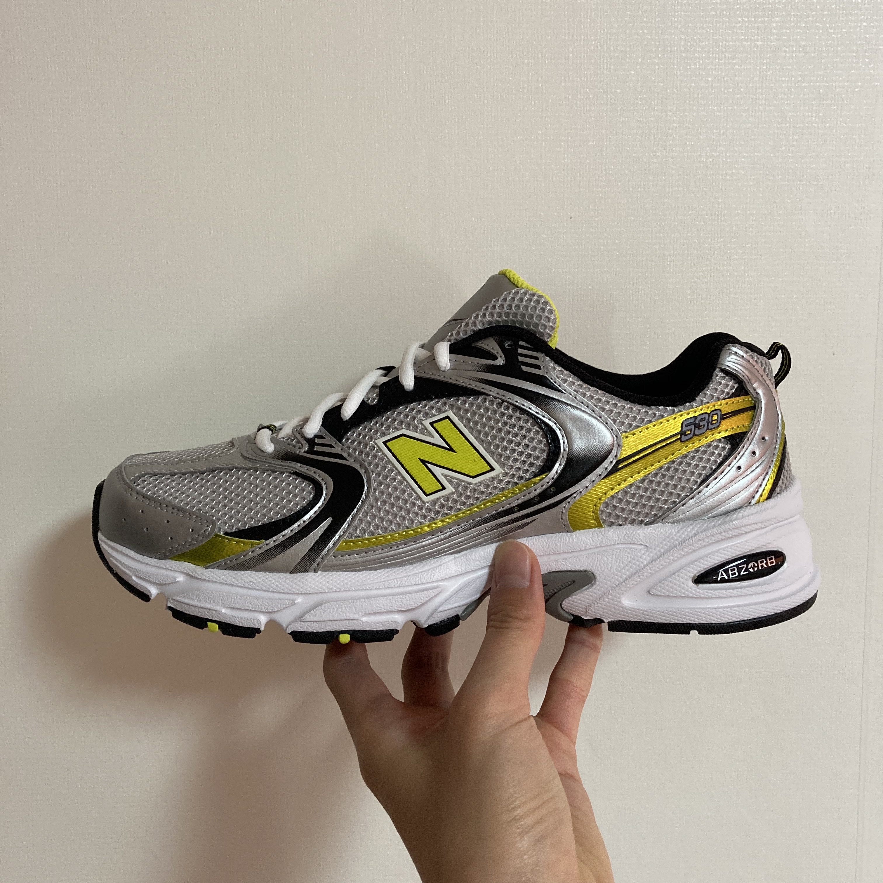 New Balance 530 Silver 착용 스타일 - 1
