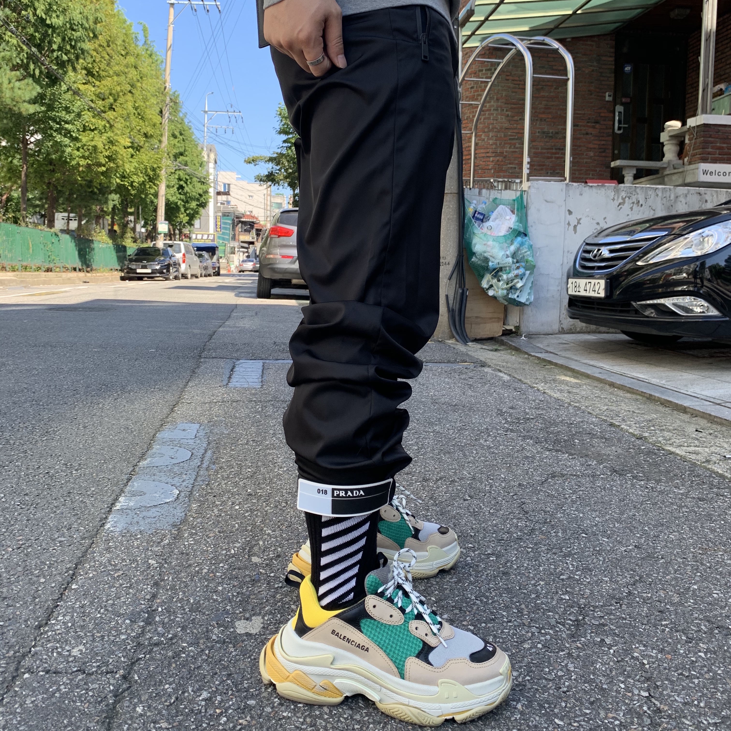 Balenciaga Triple S Yellow Green 착용 스타일
