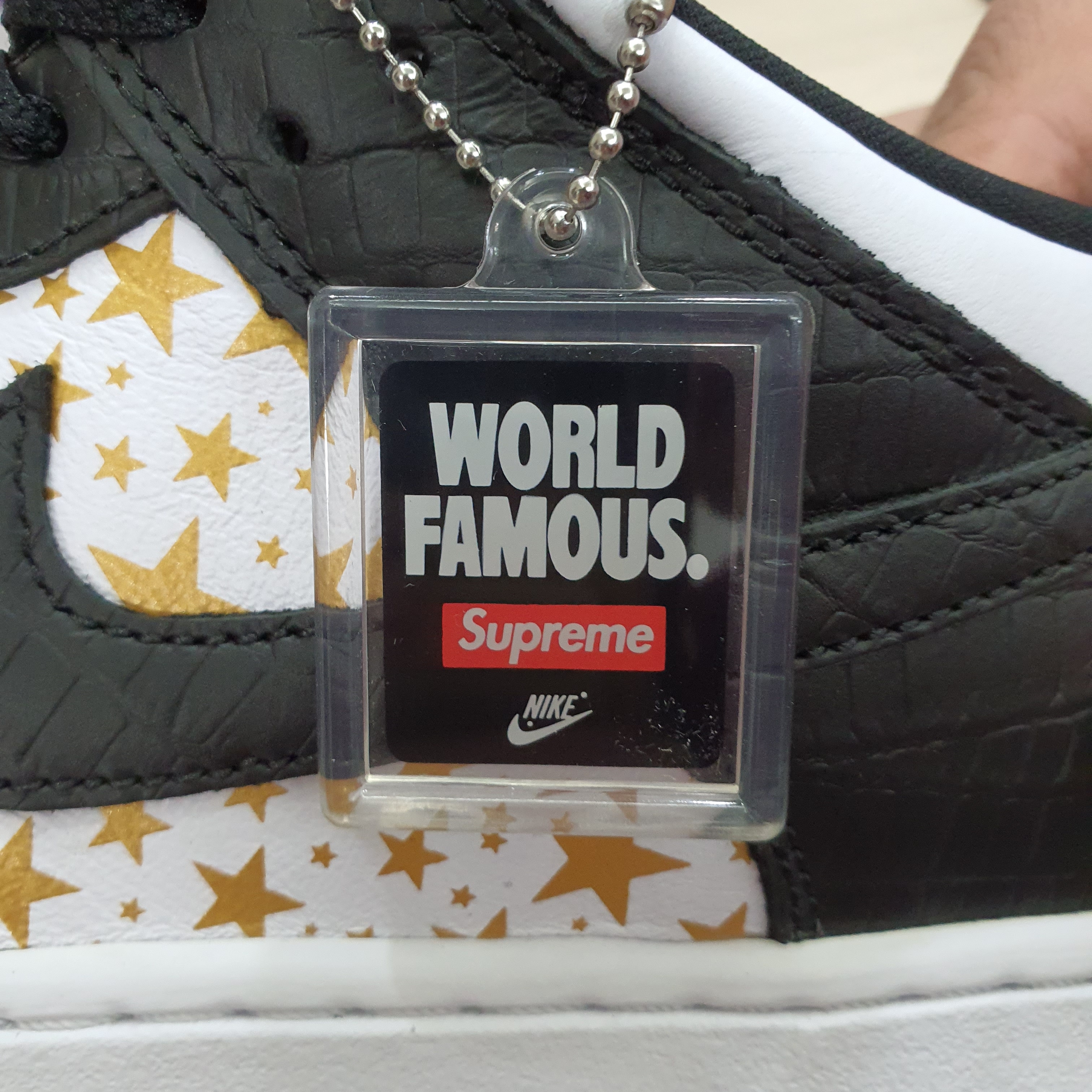 Nike x Supreme SB Dunk Low Black 착용 스타일 - 5