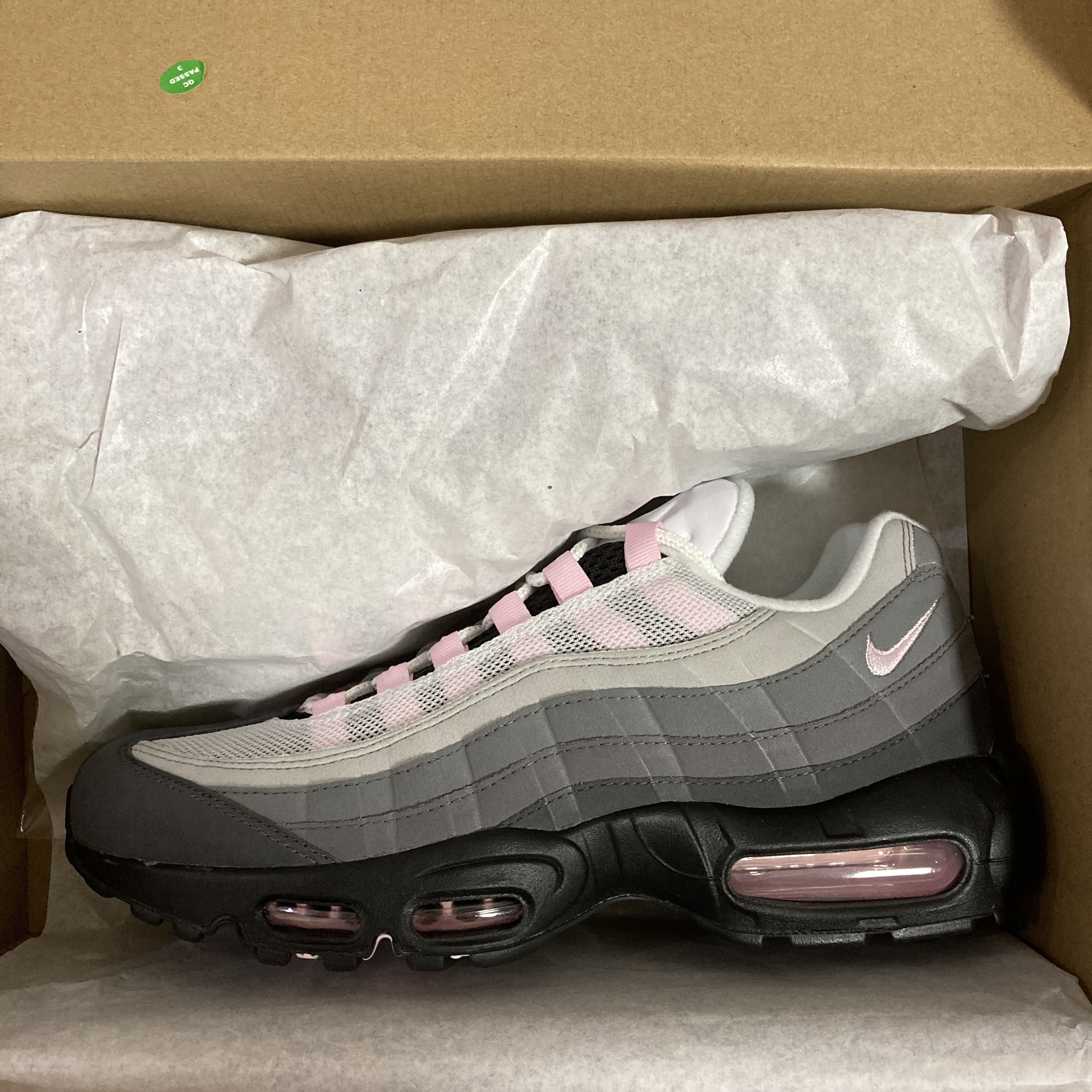 Nike Air Max 95 Gunsmoke Pink Foam 착용 스타일 - 2
