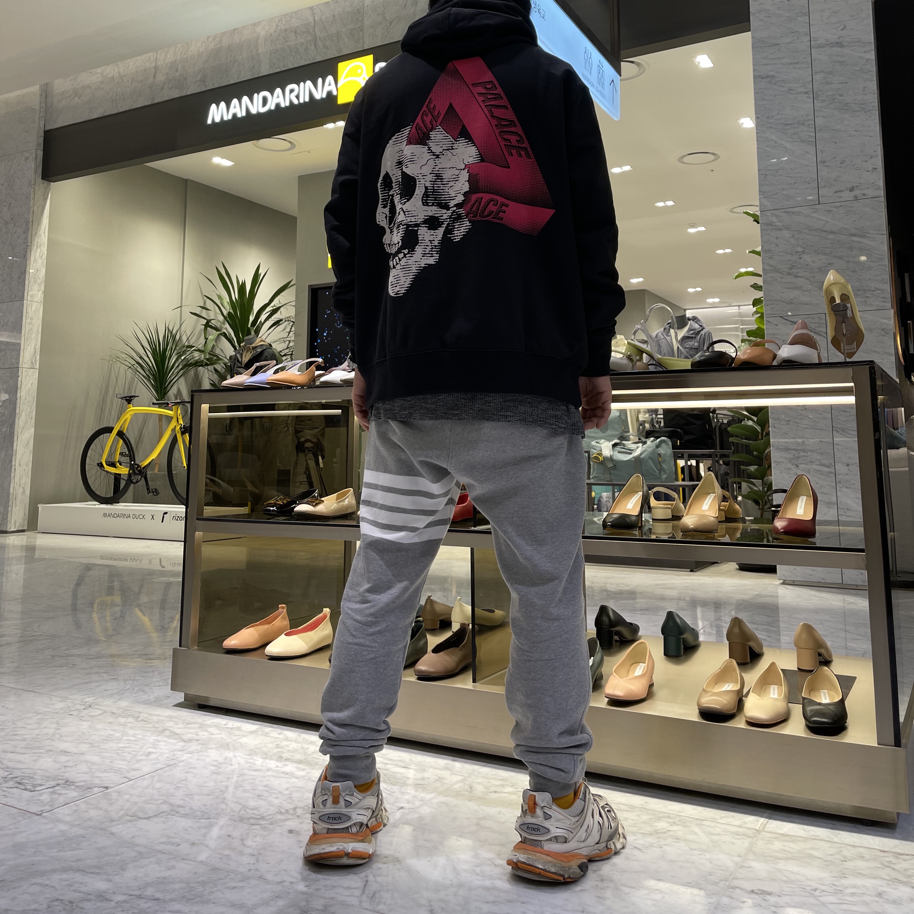 Palace Tri-Crusher Hood Black - 20FW, Balenciaga Track Sneakers White Orange 2019 착용 스타일