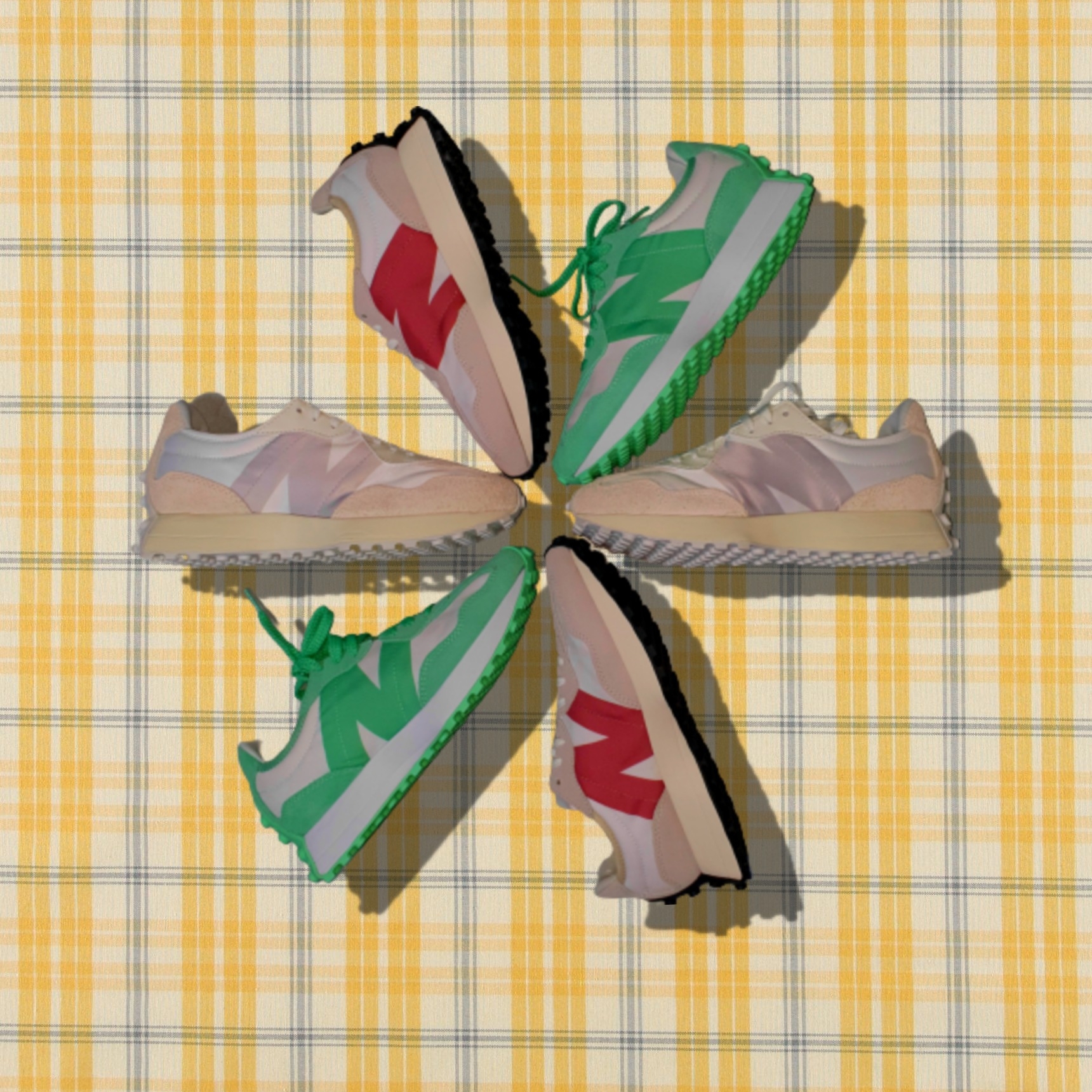 (W) New Balance 327 White Moonbeam, (W) New Balance 327 Gray Rose 착용 스타일