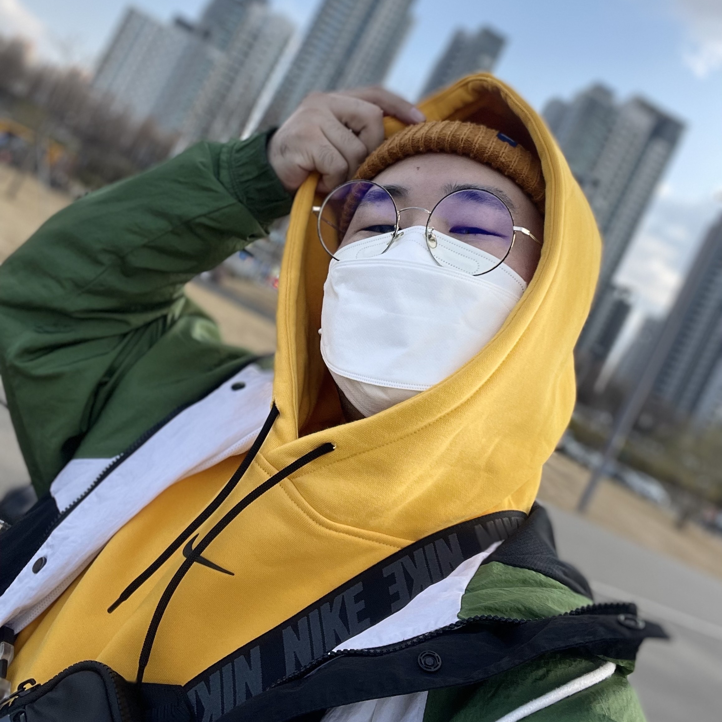 Jordan 3 Retro Cool Grey, Nike x Drake Nocta Essential Hoodie University Gold - Asia 착용 스타일 - 2