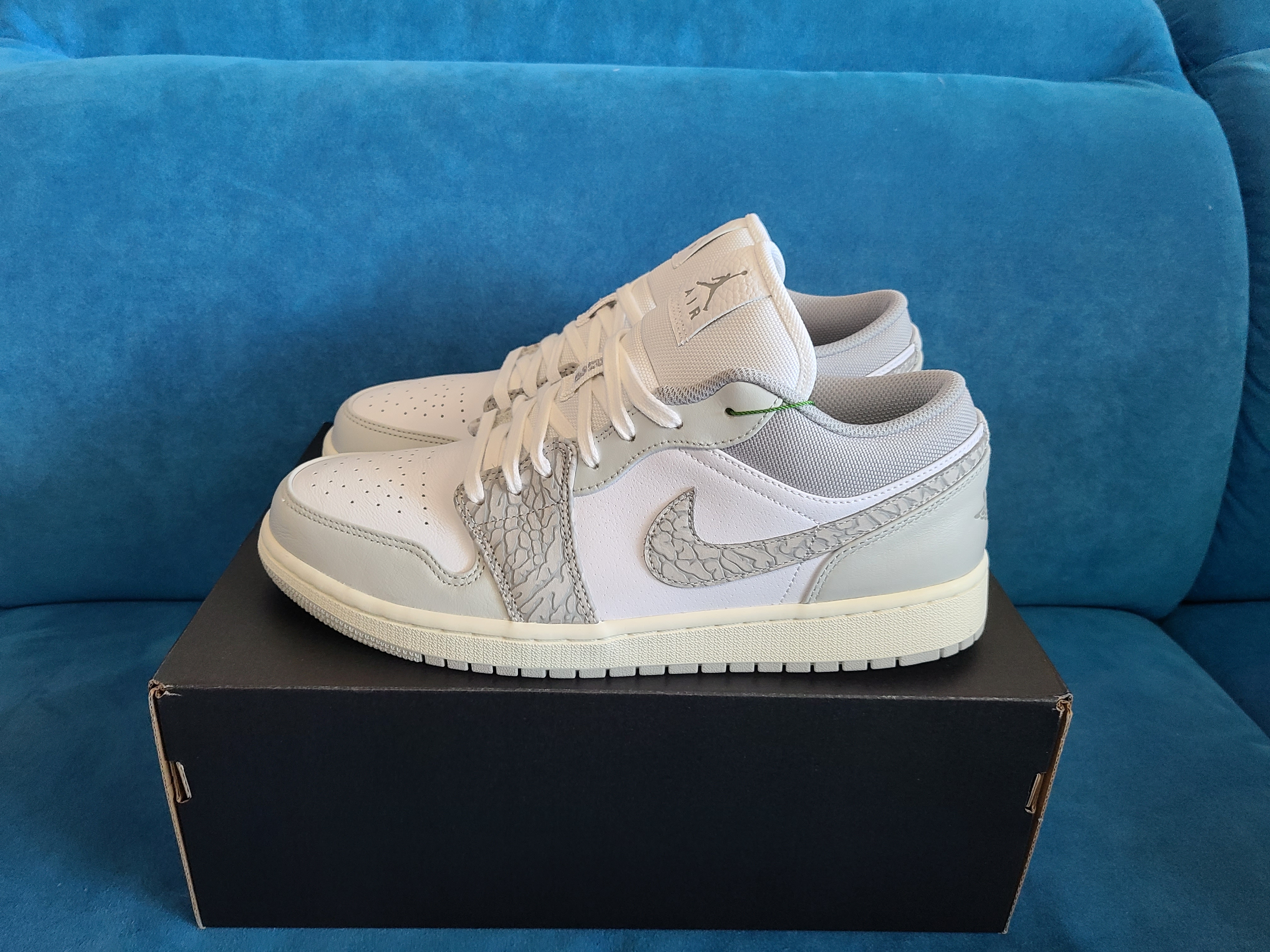Jordan 1 Low PRM Elephant Print 착용 스타일 - 1
