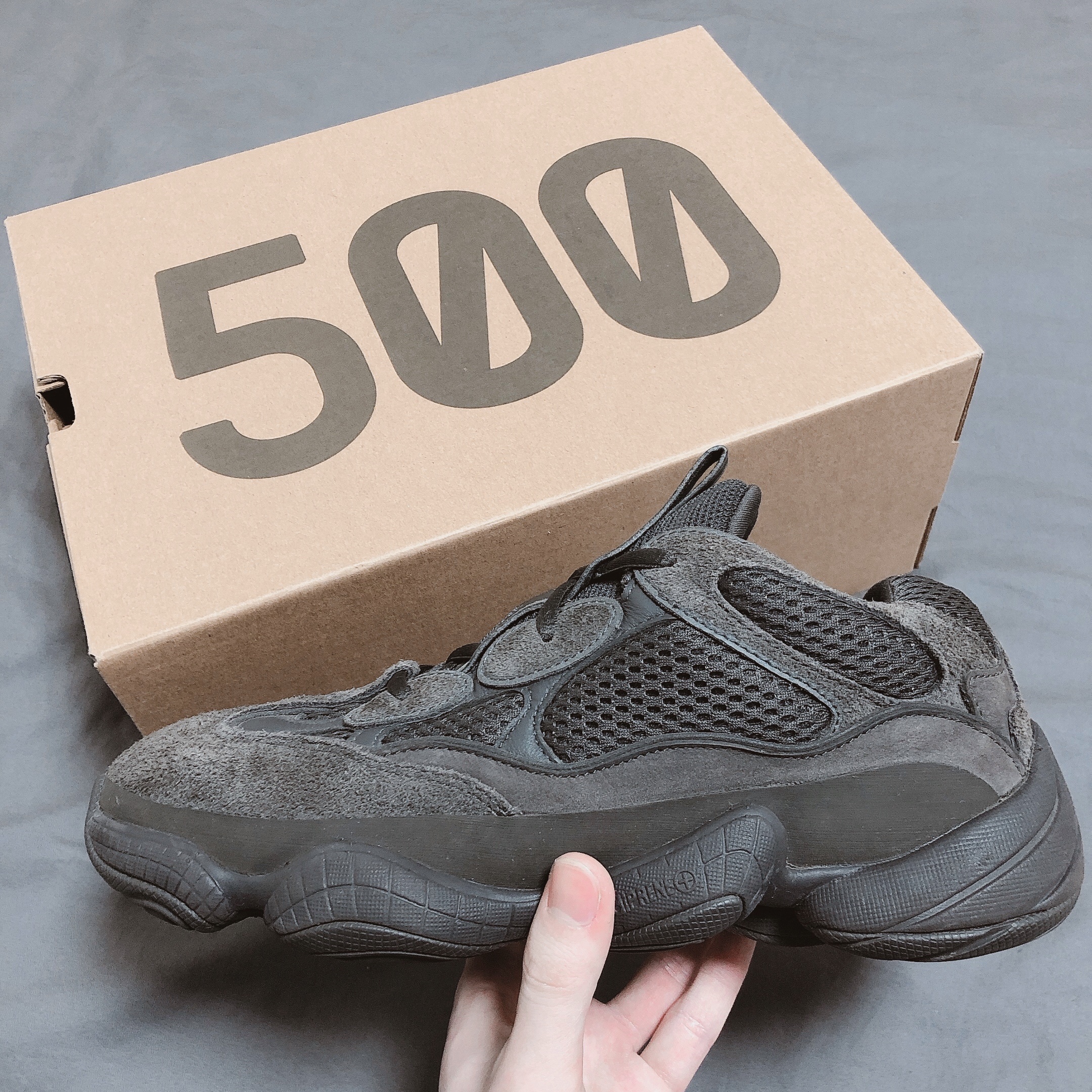 Adidas Yeezy 500 Utility Black 2018/2020 착용 스타일 - 1