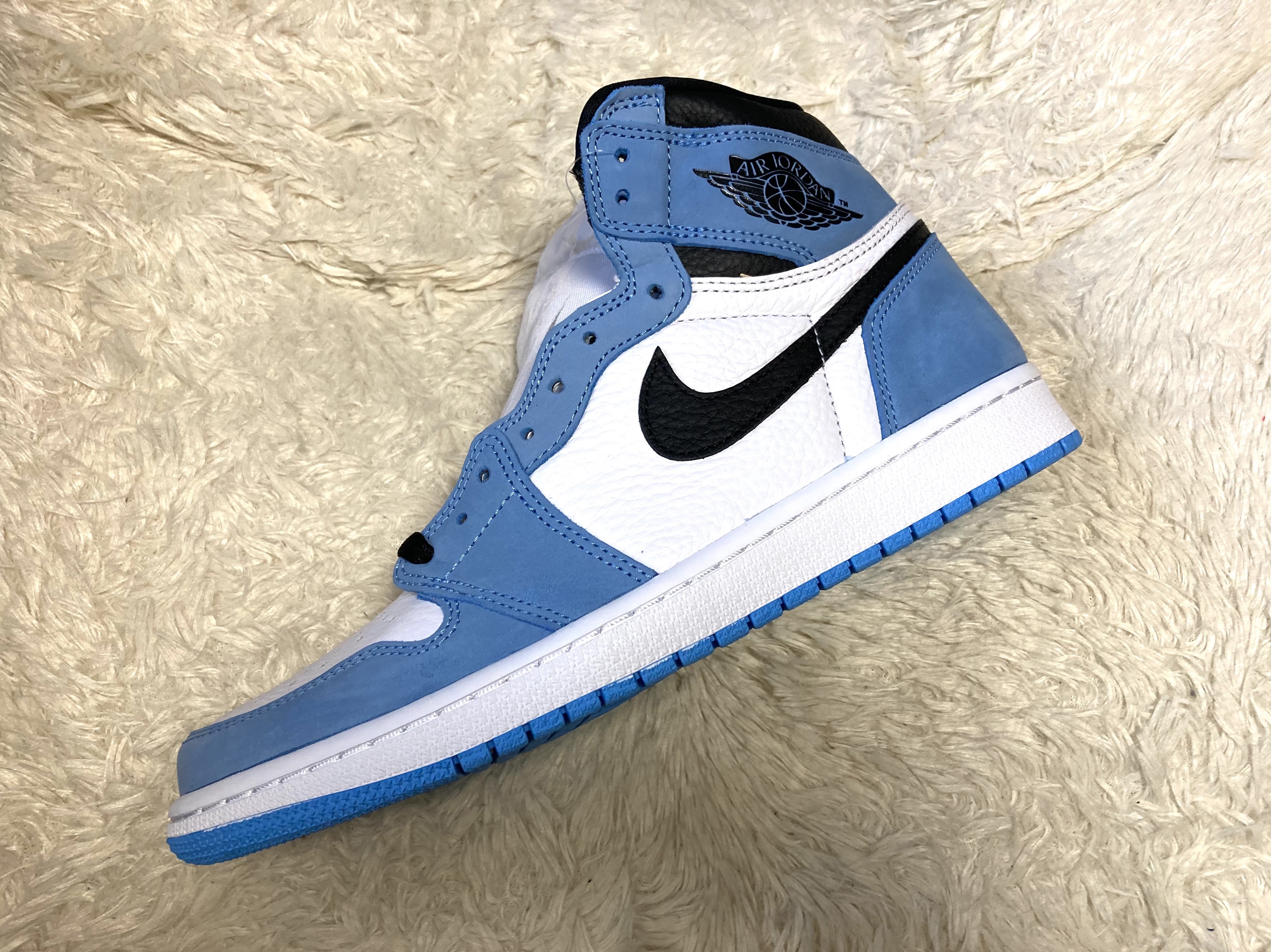 Jordan 1 Retro High OG University Blue 착용 스타일