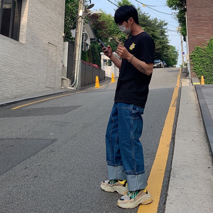 Balenciaga Triple S Yellow Green 착용 스타일