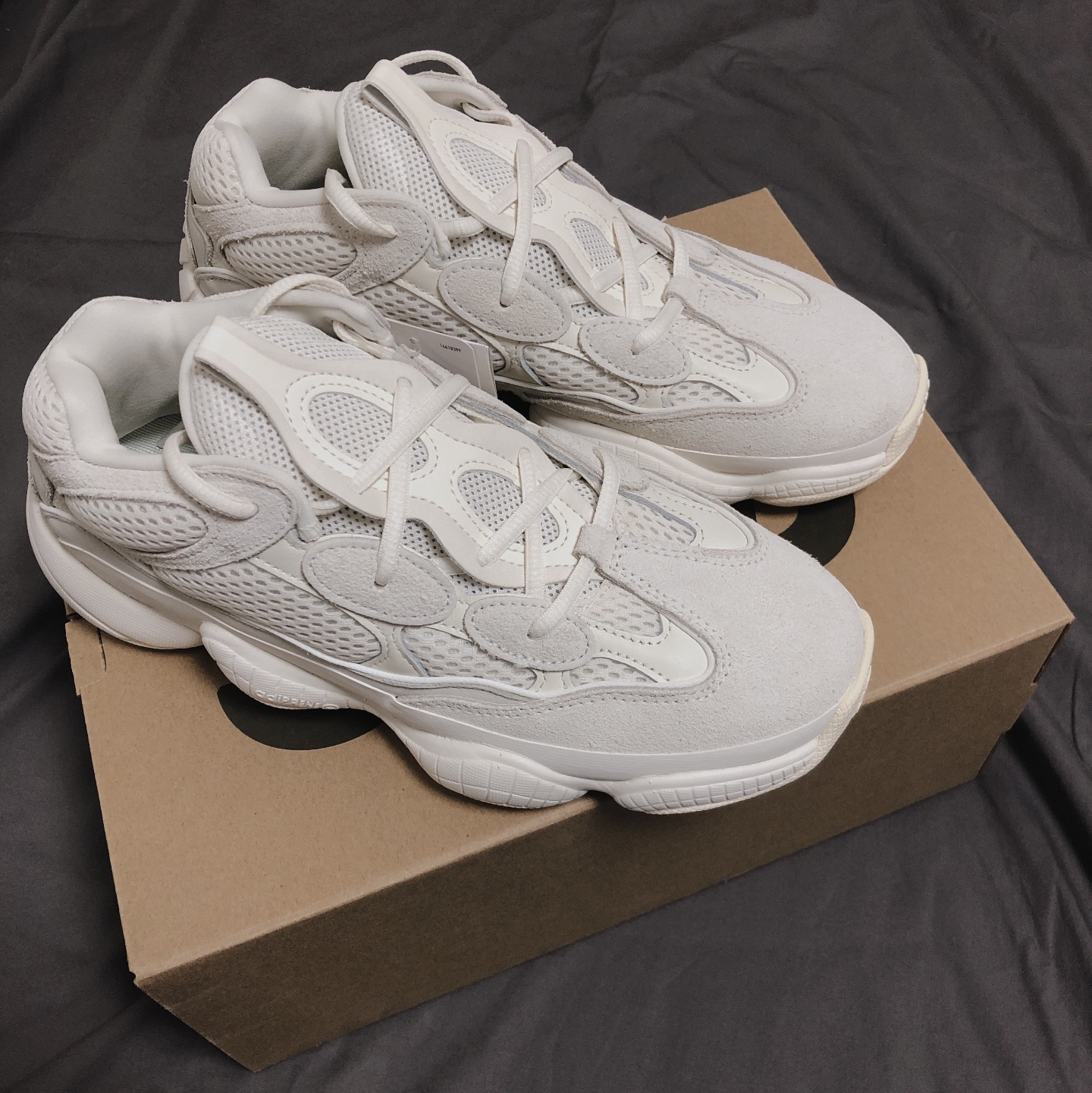 Adidas Yeezy 500 Bone White 착용 스타일 - 3
