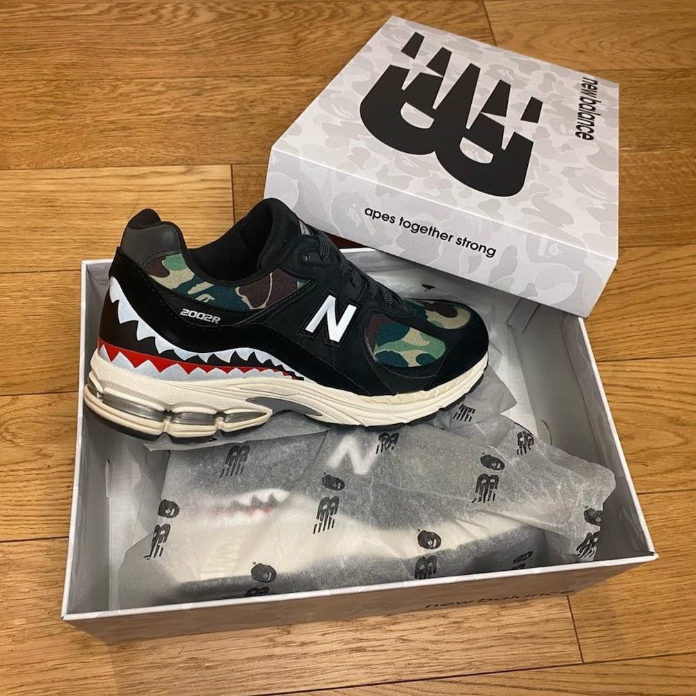 New Balance 2002R Grey, New Balance 2002R T2 Gray 착용 스타일 - 2