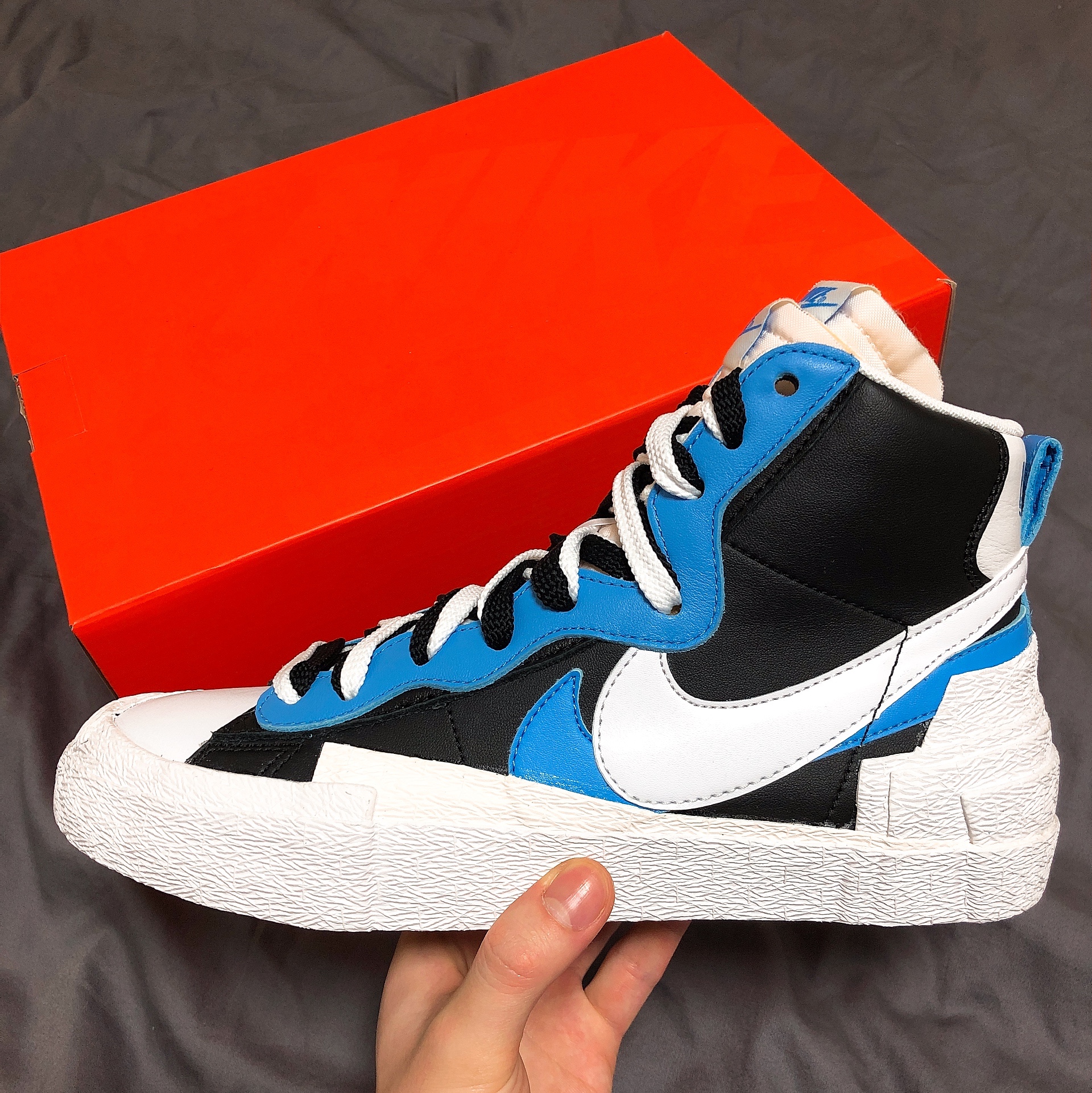Nike x Sacai Blazer Mid White Black Legend Blue 착용 스타일 - 1