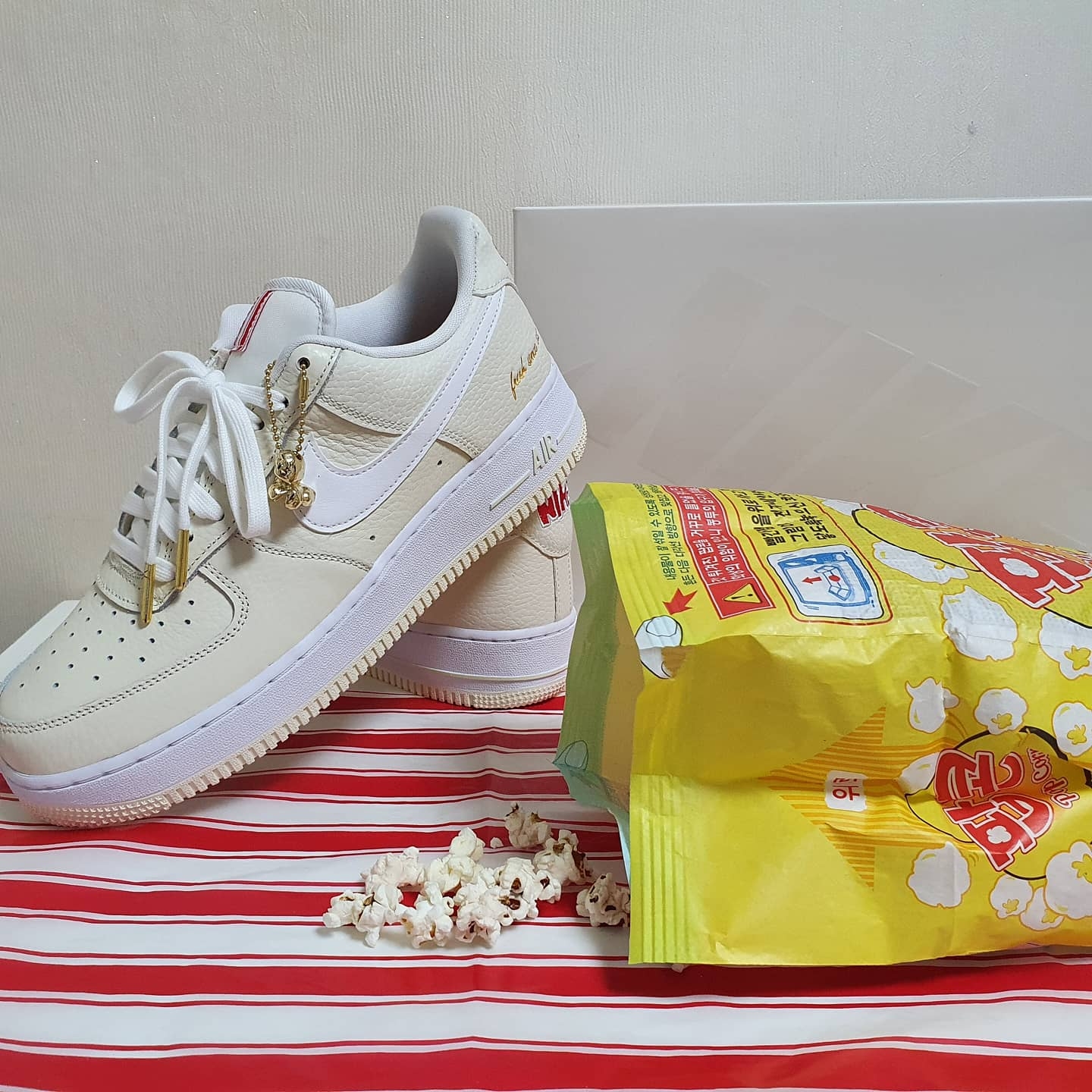 Nike Air Force 1 '07 PRM Popcorn 착용 스타일 - 1