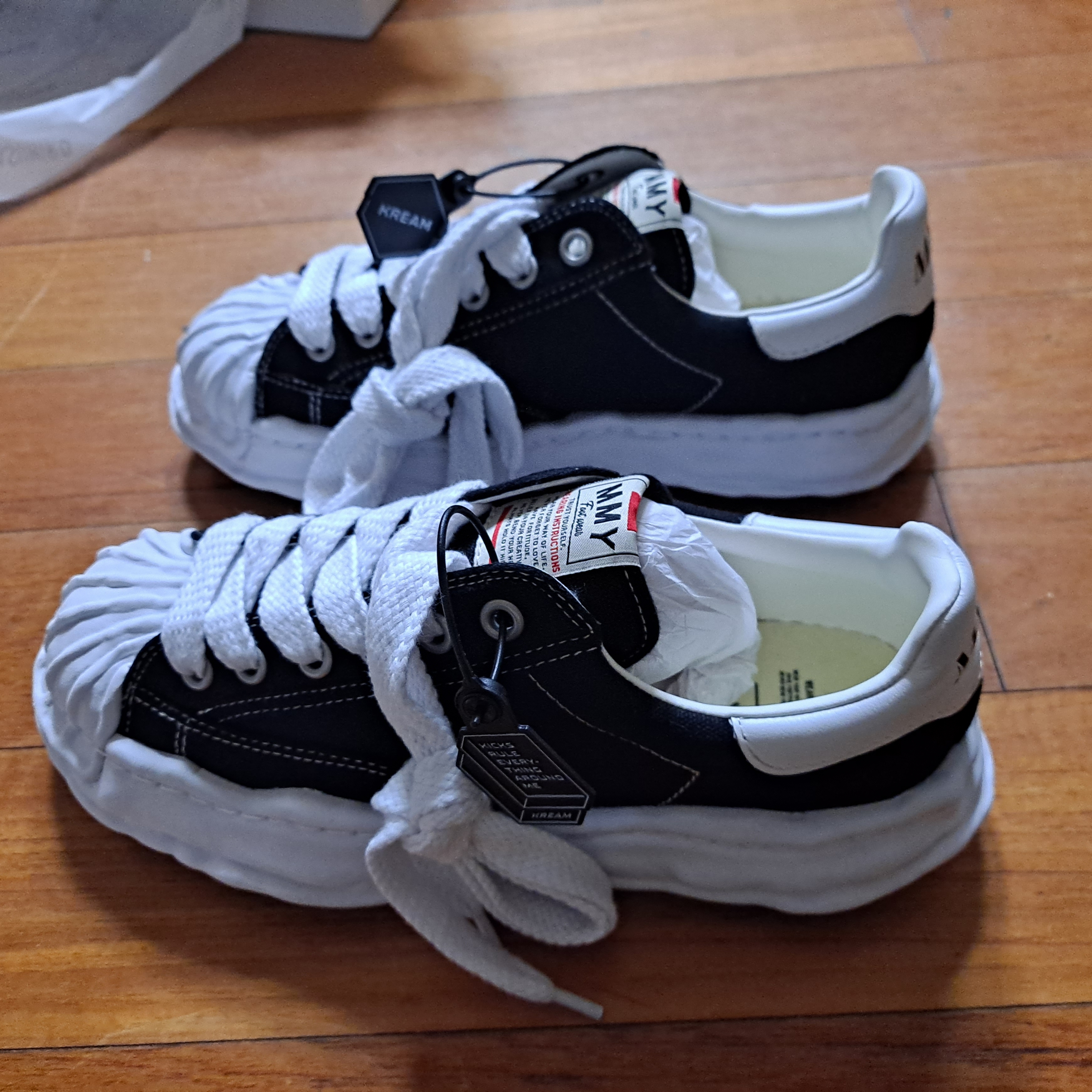 Maison Mihara Yasuhiro Blakey OG Sole Canvas Low-top Sneakers Black 착용 스타일