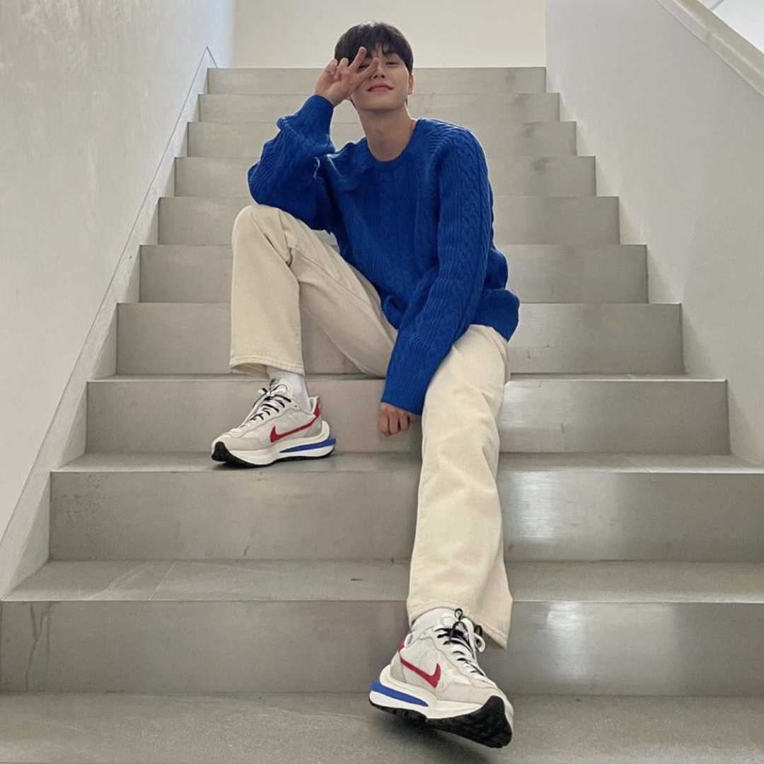 Nike x Sacai VaporWaffle Royal Fuchsia 착용 스타일 - 3