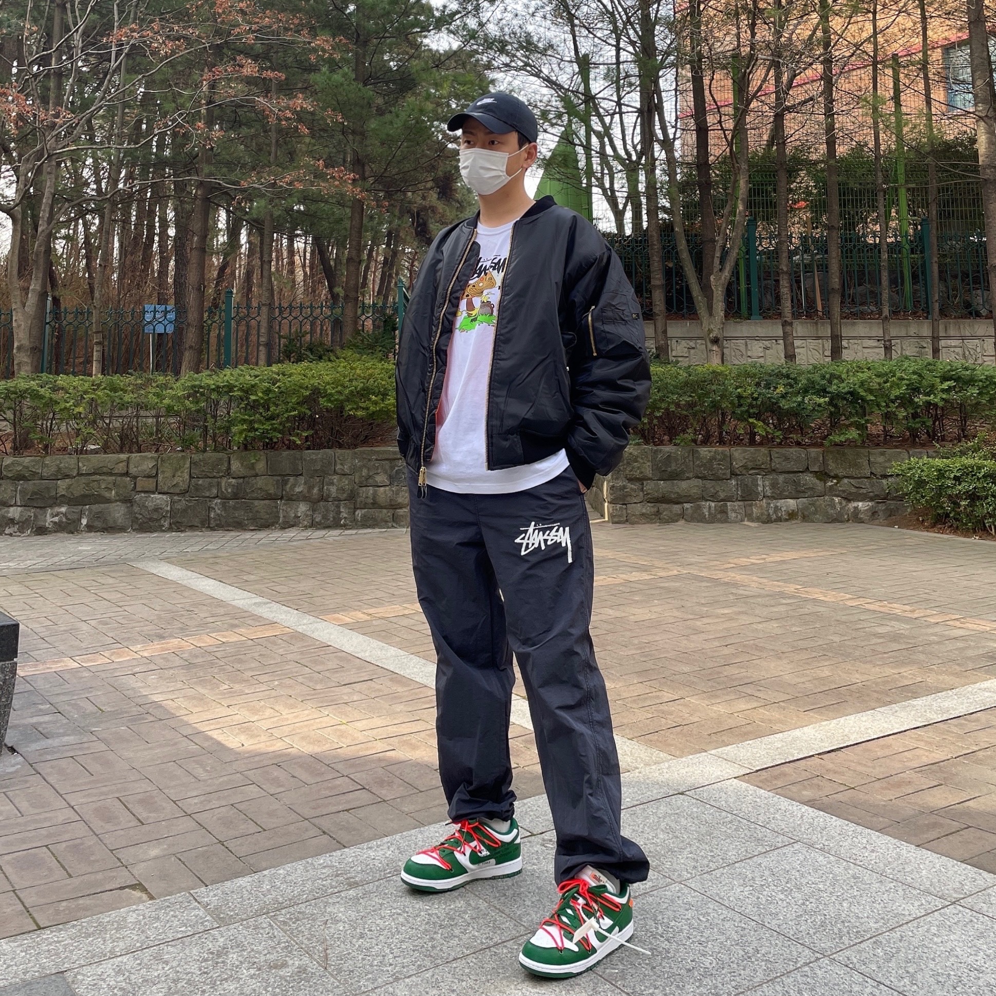 Nike x Off-White Dunk Low Pine Green, Nike x Stussy Beach Pants Off Noir 착용 스타일